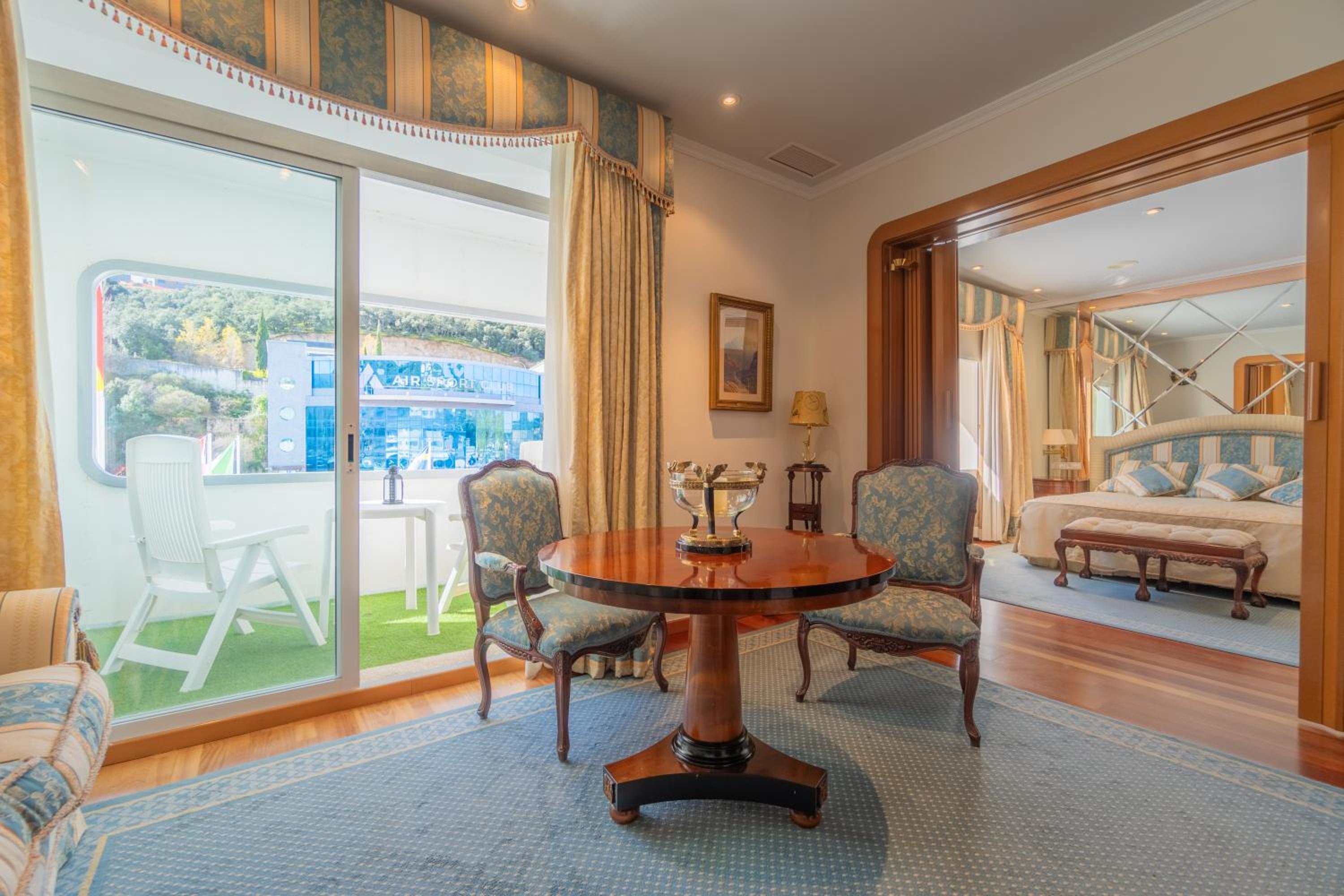 Suite with Terrace - Photo 8