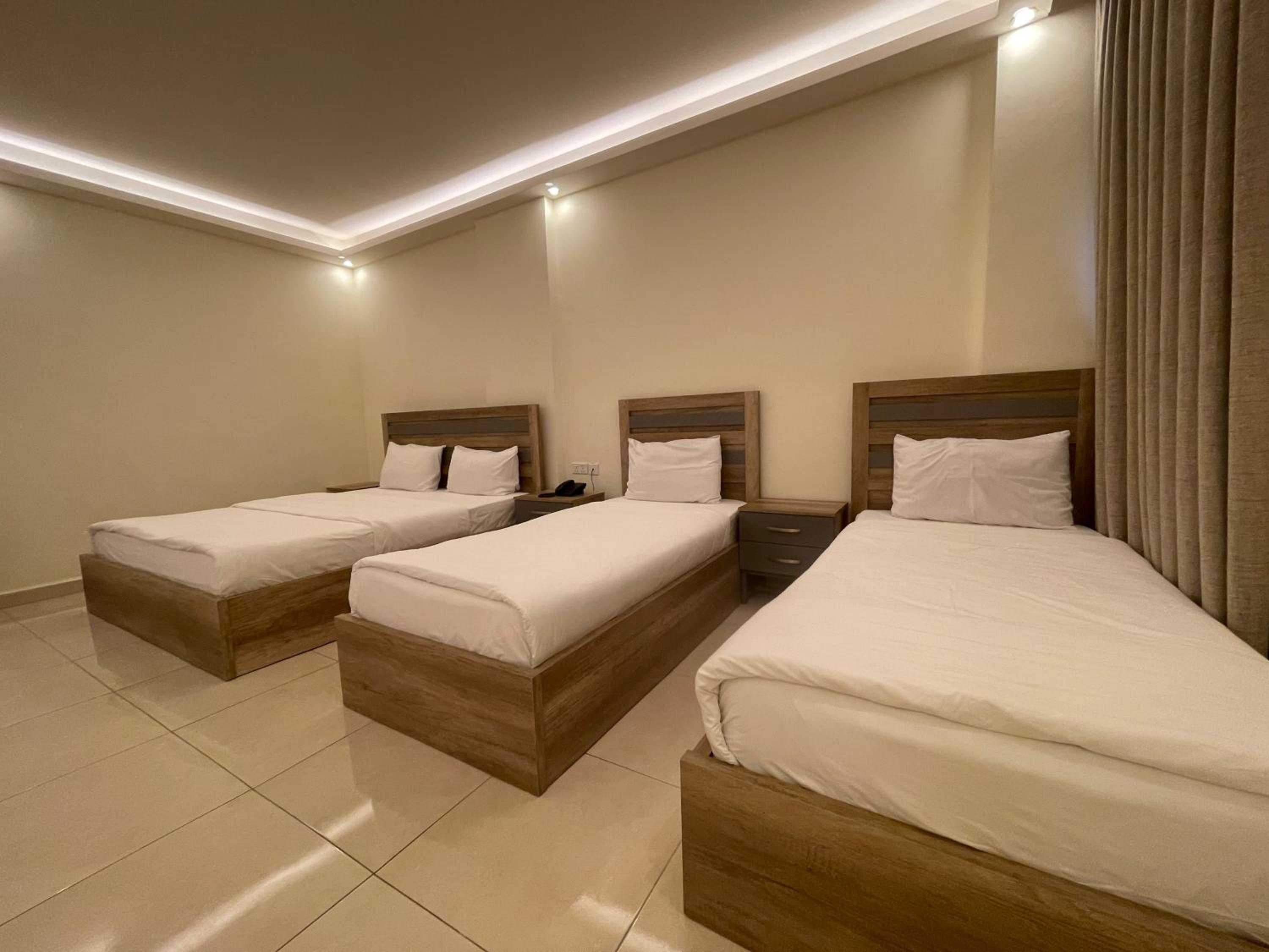 Standard Quadruple Room - Photo 4