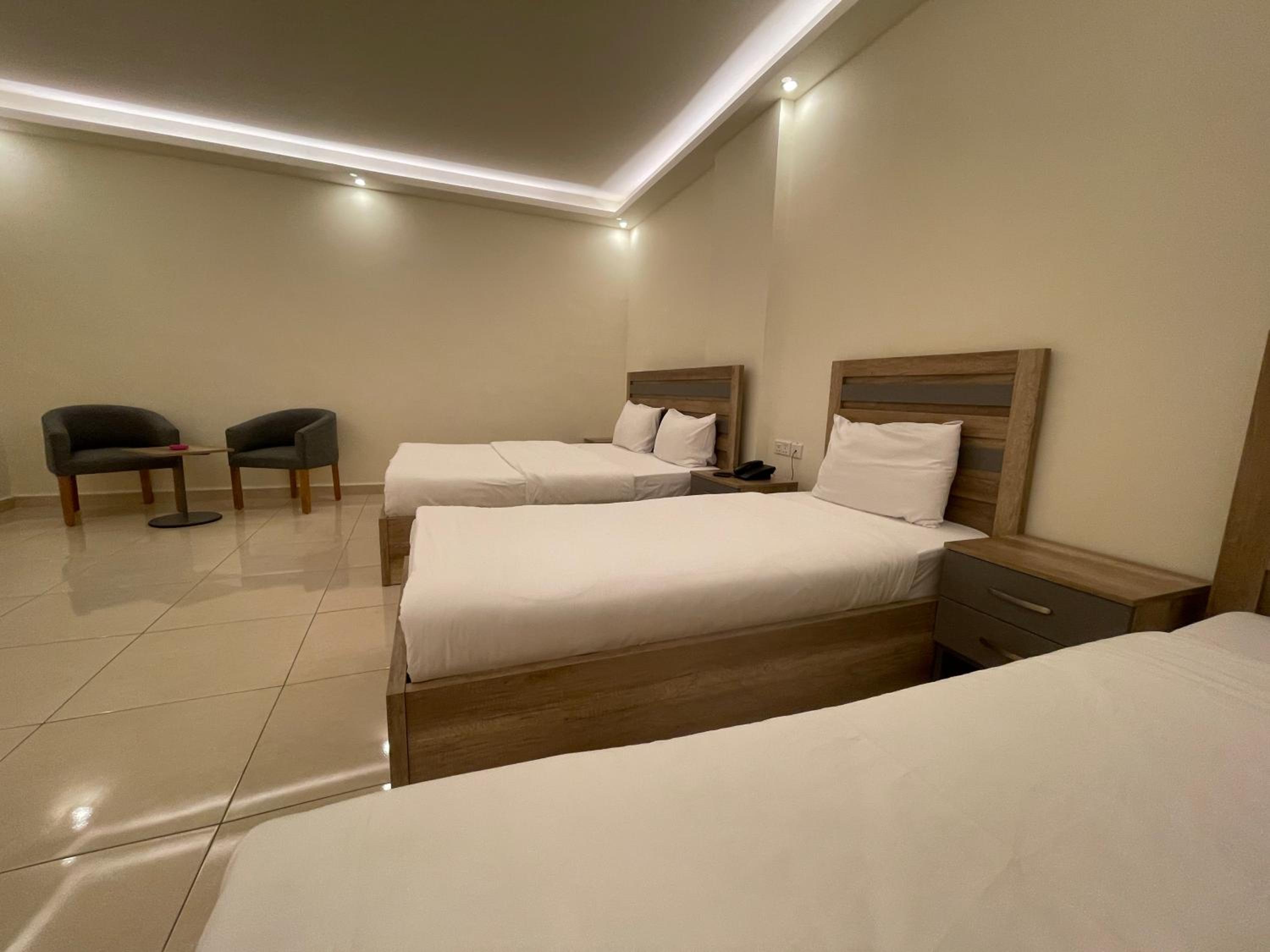 Standard Quadruple Room - Photo 7
