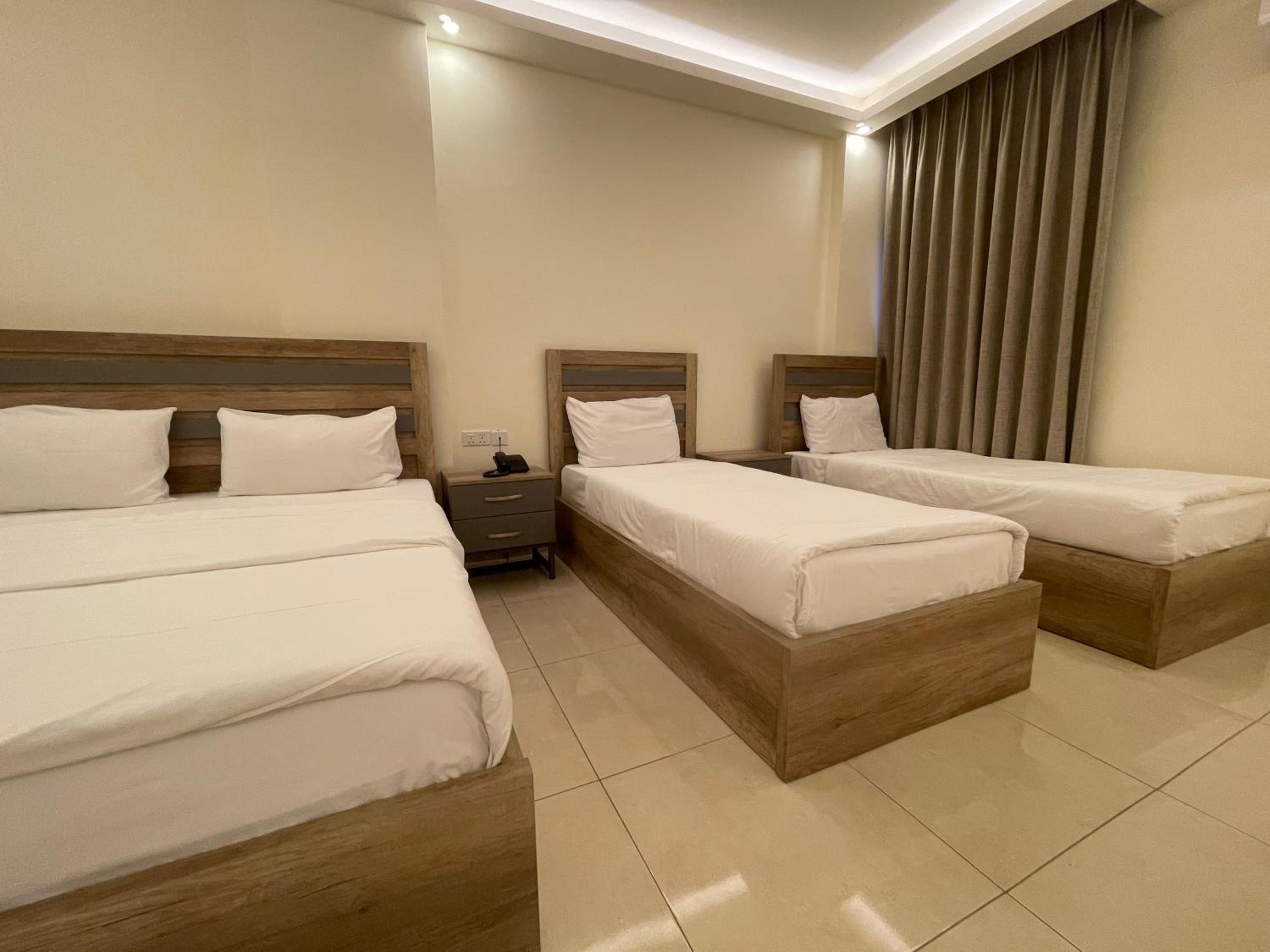 Standard Quadruple Room - Photo 8