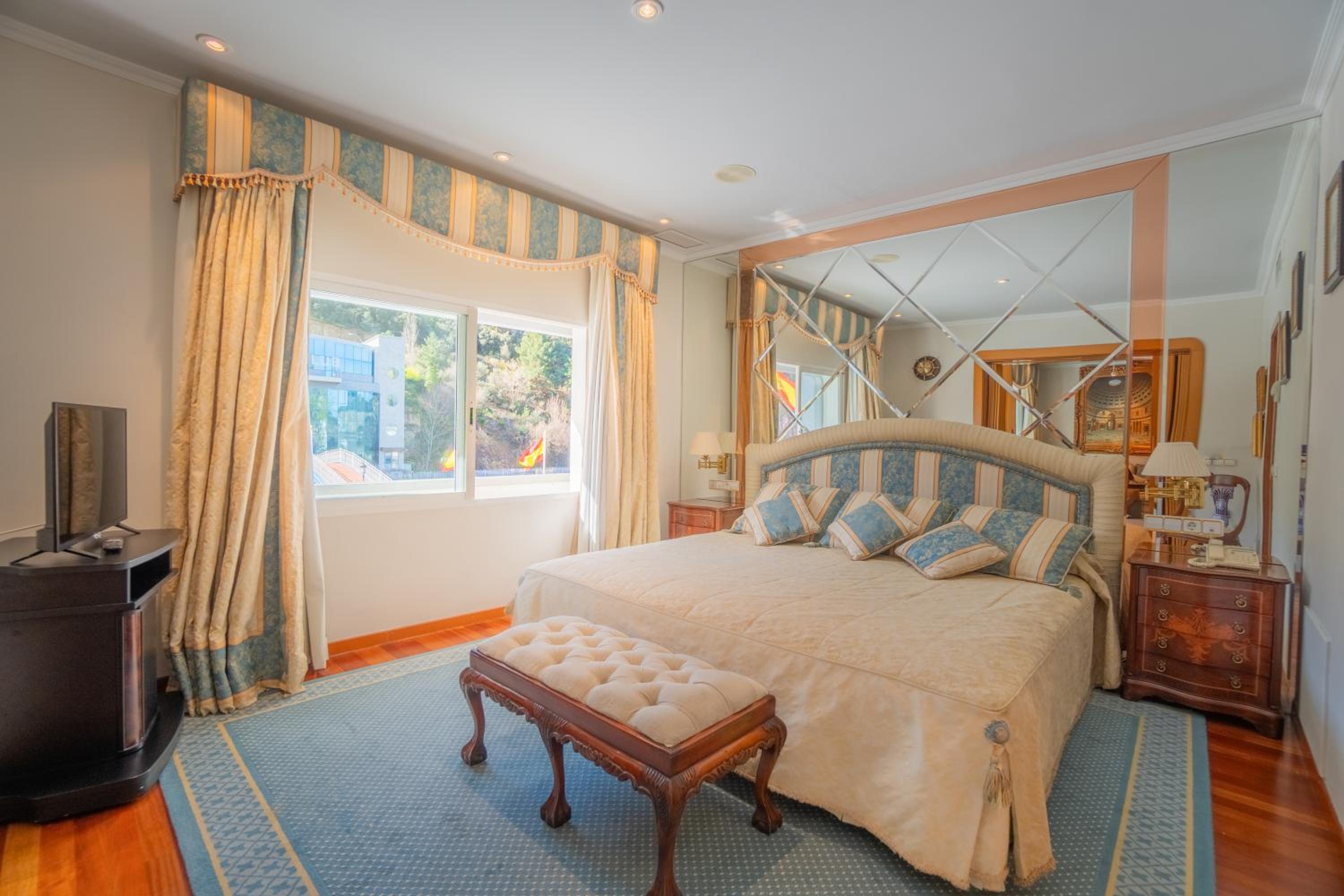 Suite with Terrace - Photo 2