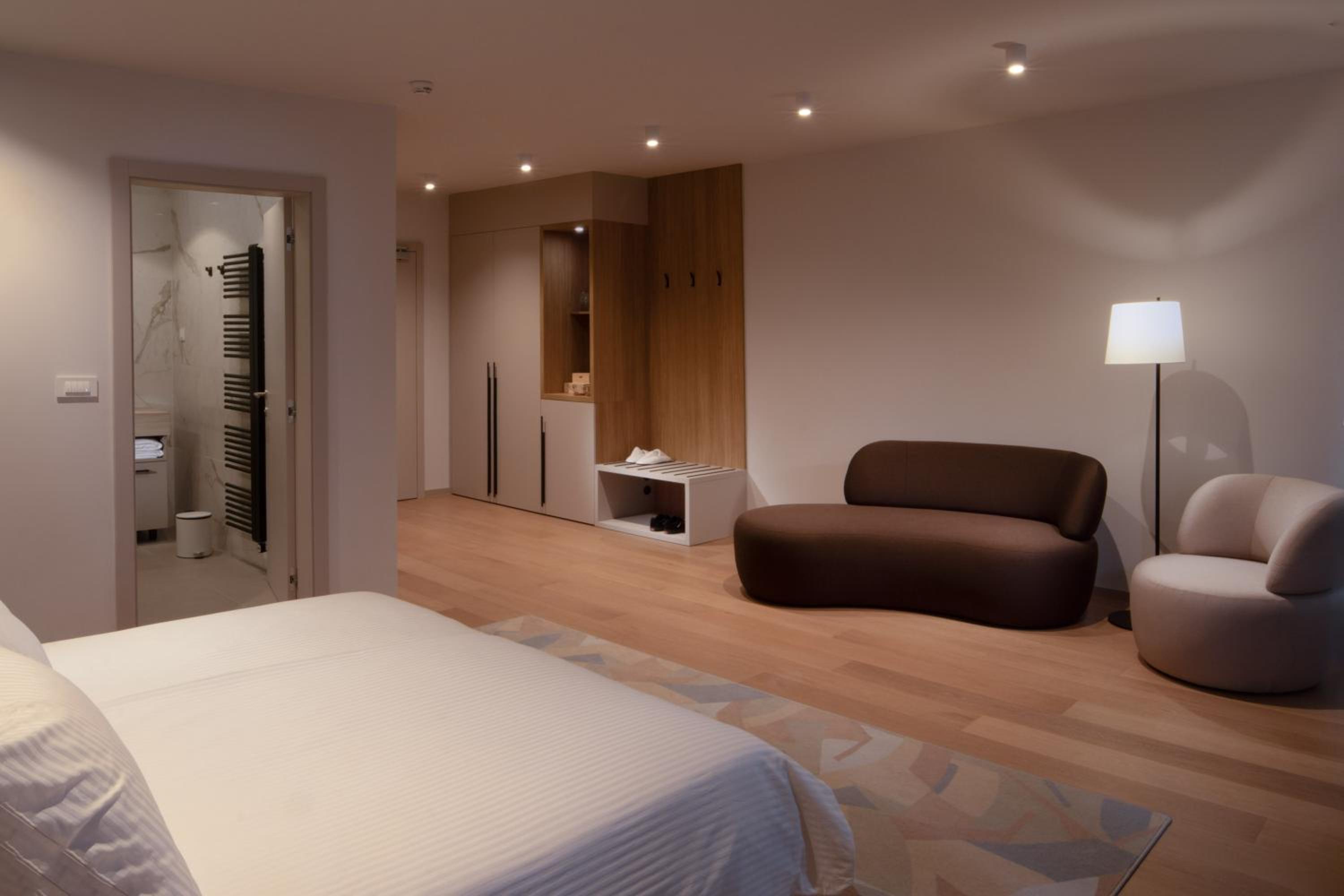 Double Room with Private Bathroom photo 3