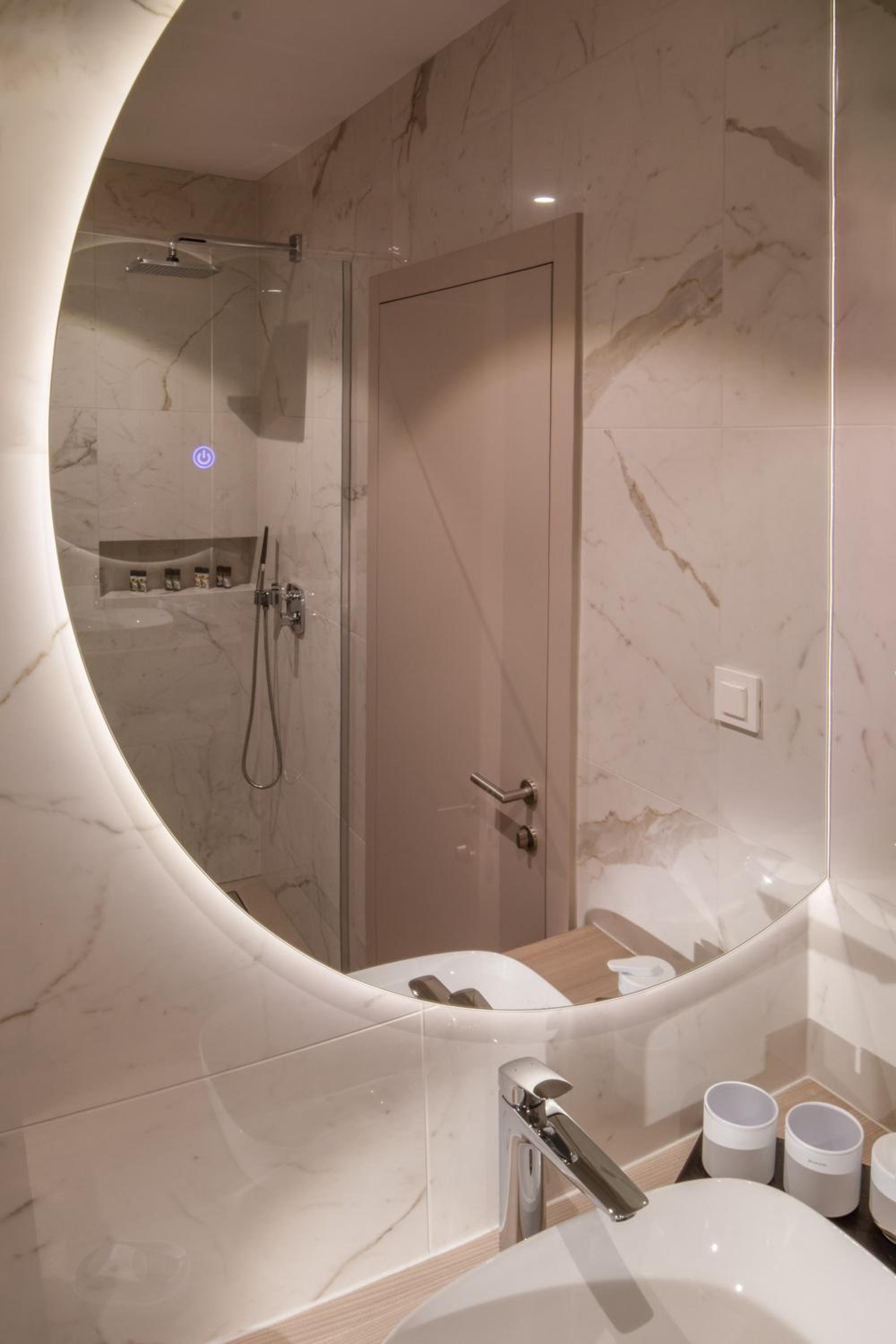 Double Room with Private Bathroom photo 3