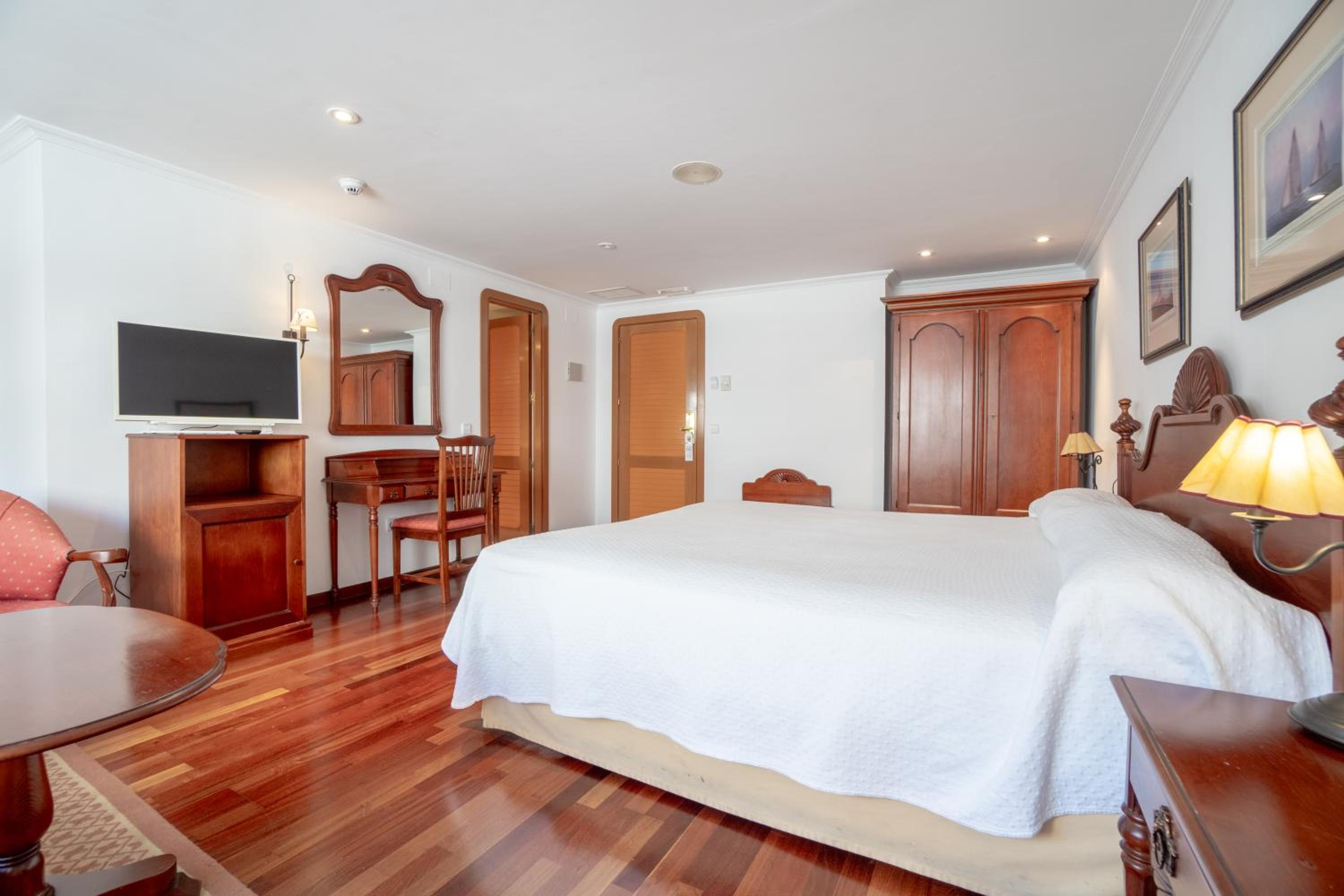 Suite - Photo 3