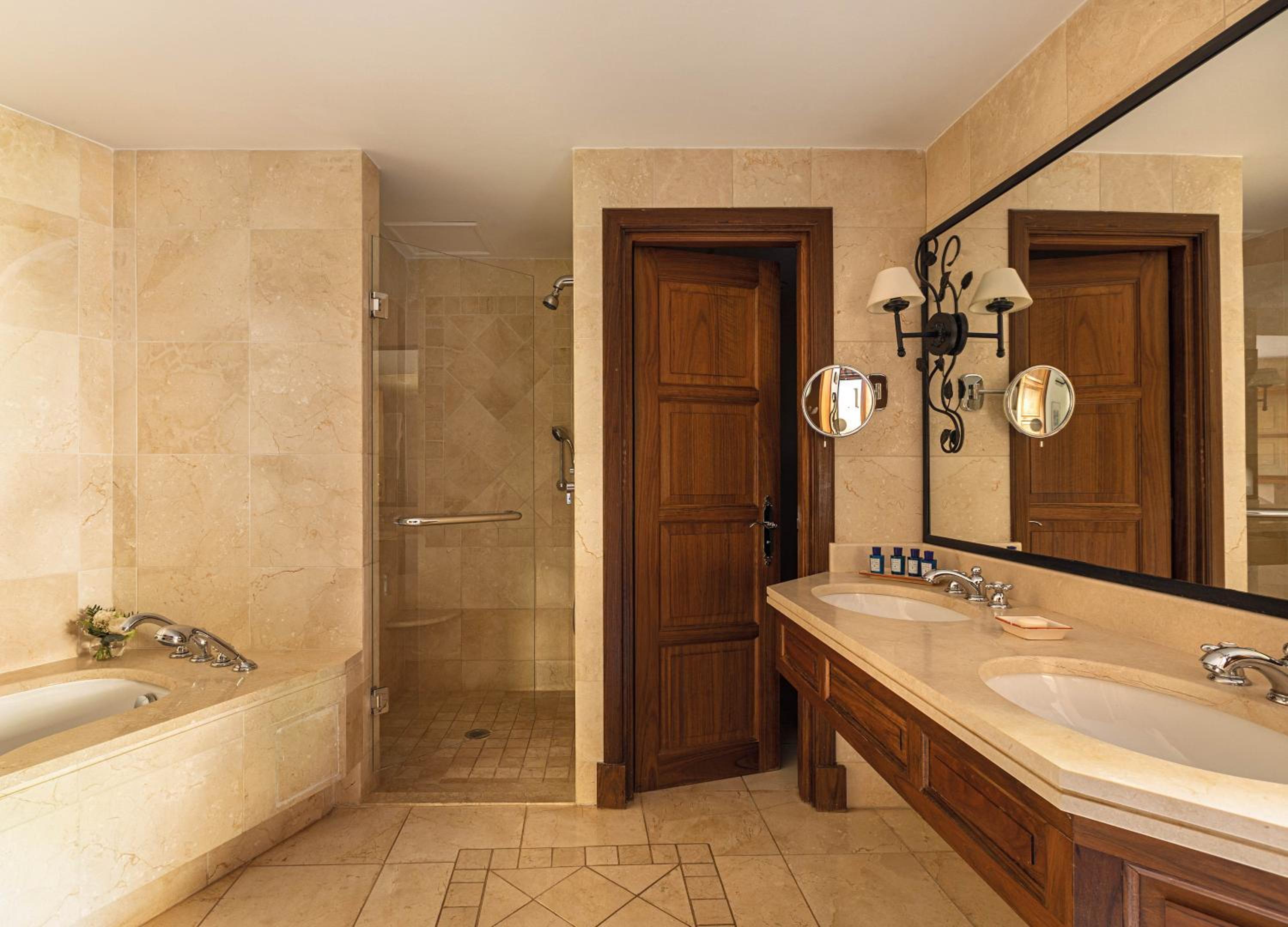 Junior Suite (Tower) - Photo 4