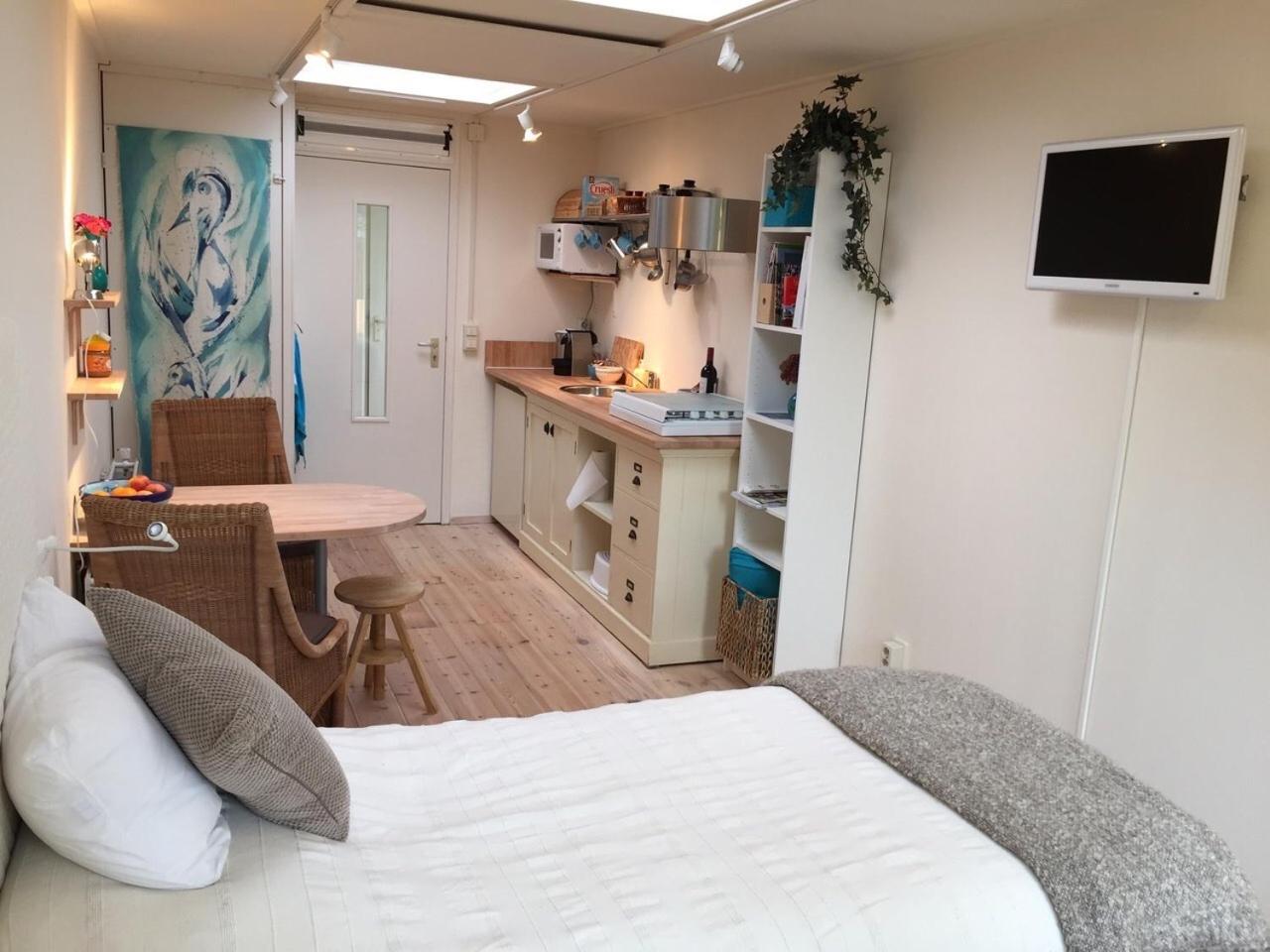 Studio Apartment photo 3