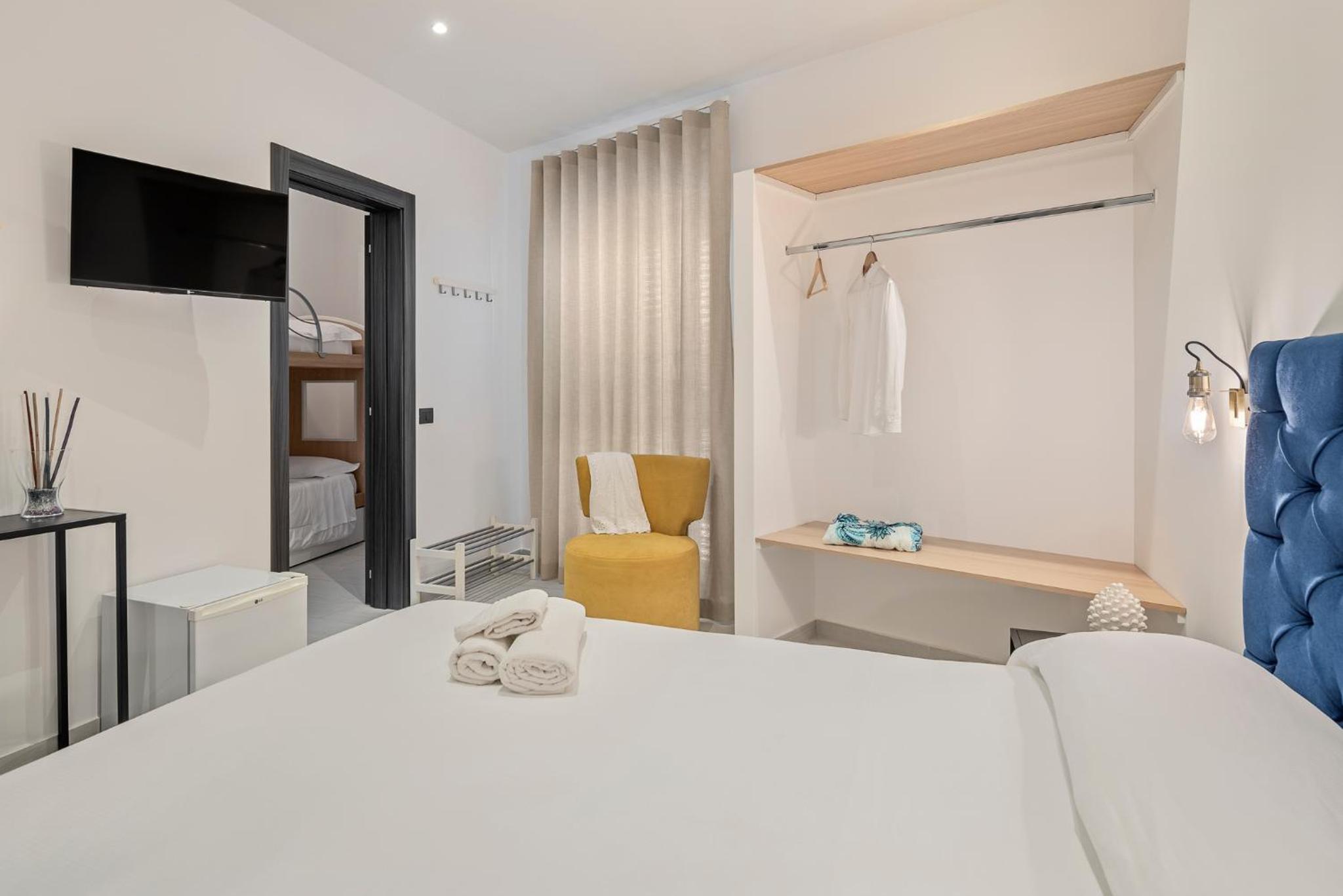Double Room with Balcony (3 Adults) photo 3