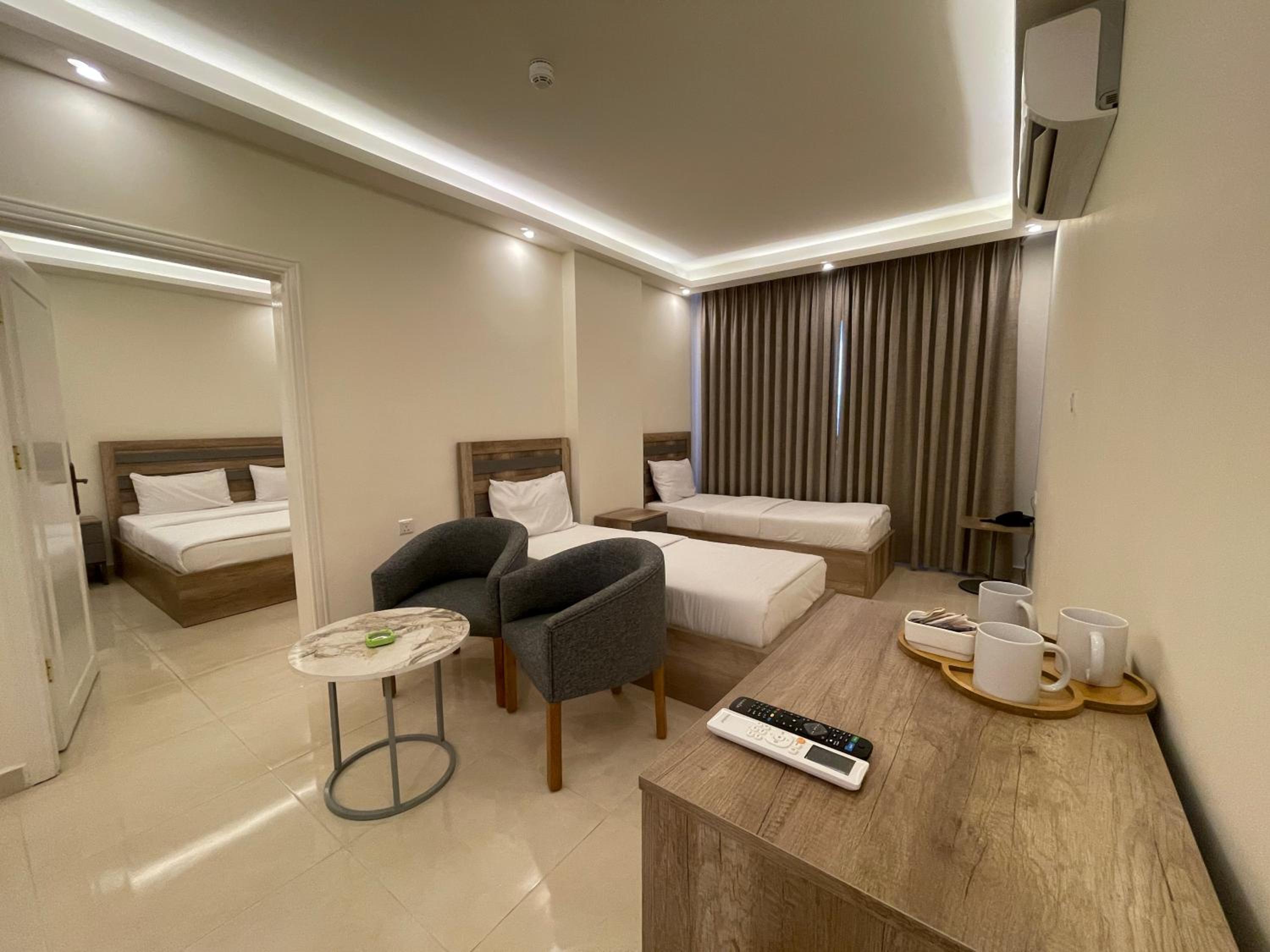 Deluxe Suite - Photo 2