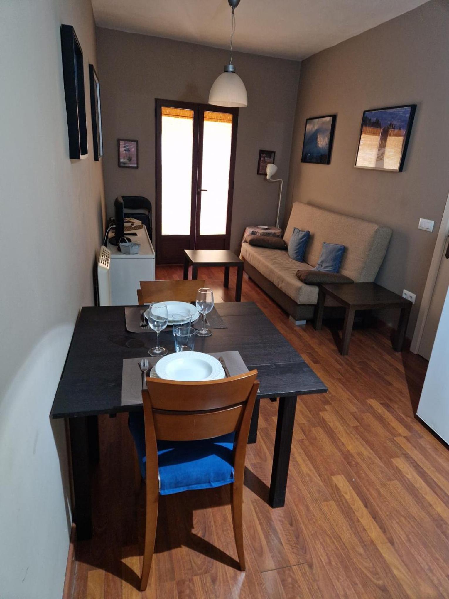 One-Bedroom Apartment photo 2