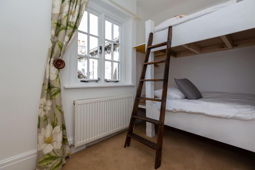 Four-Bedroom House photo 1