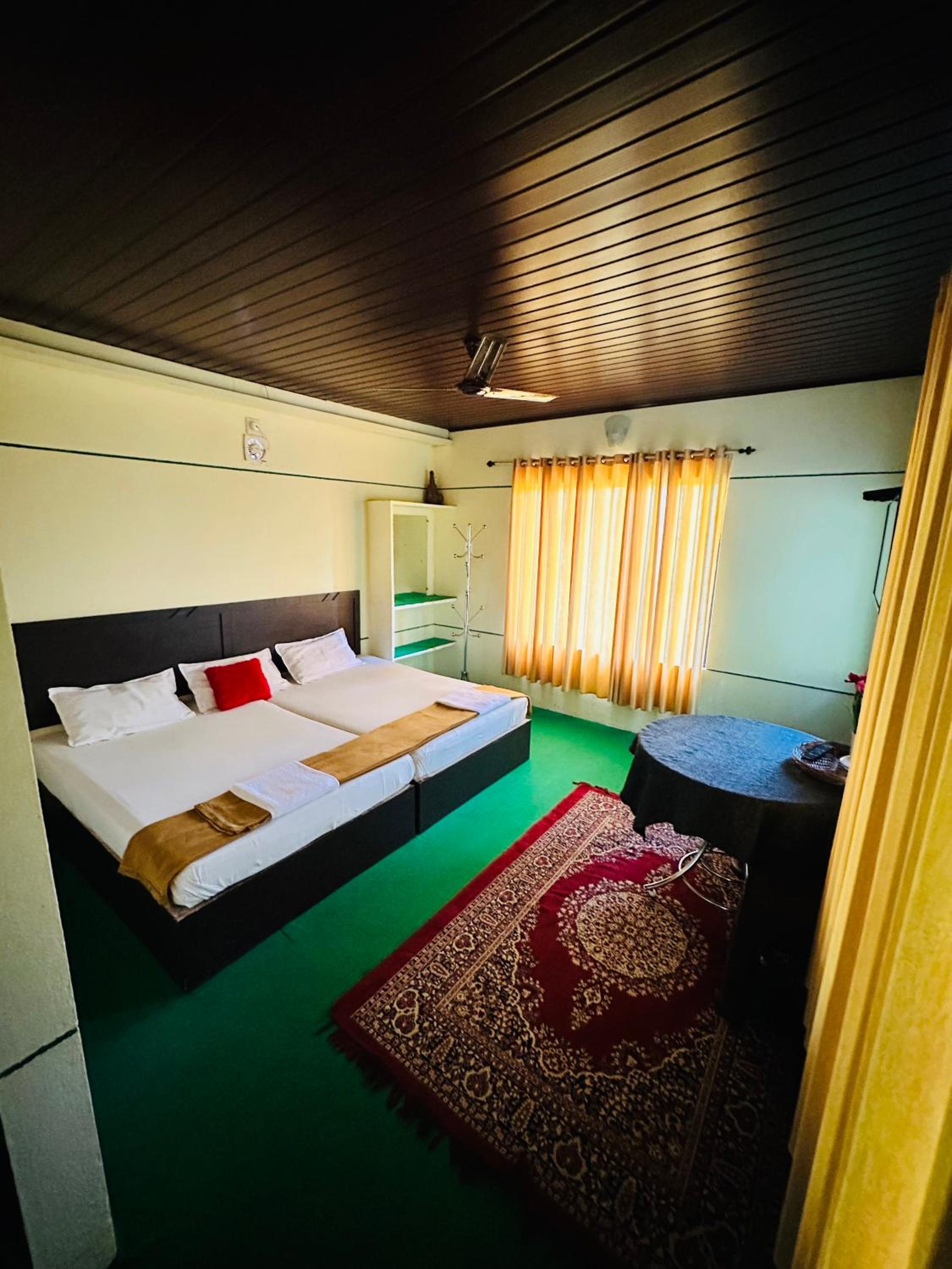 Budget Double Room photo 3