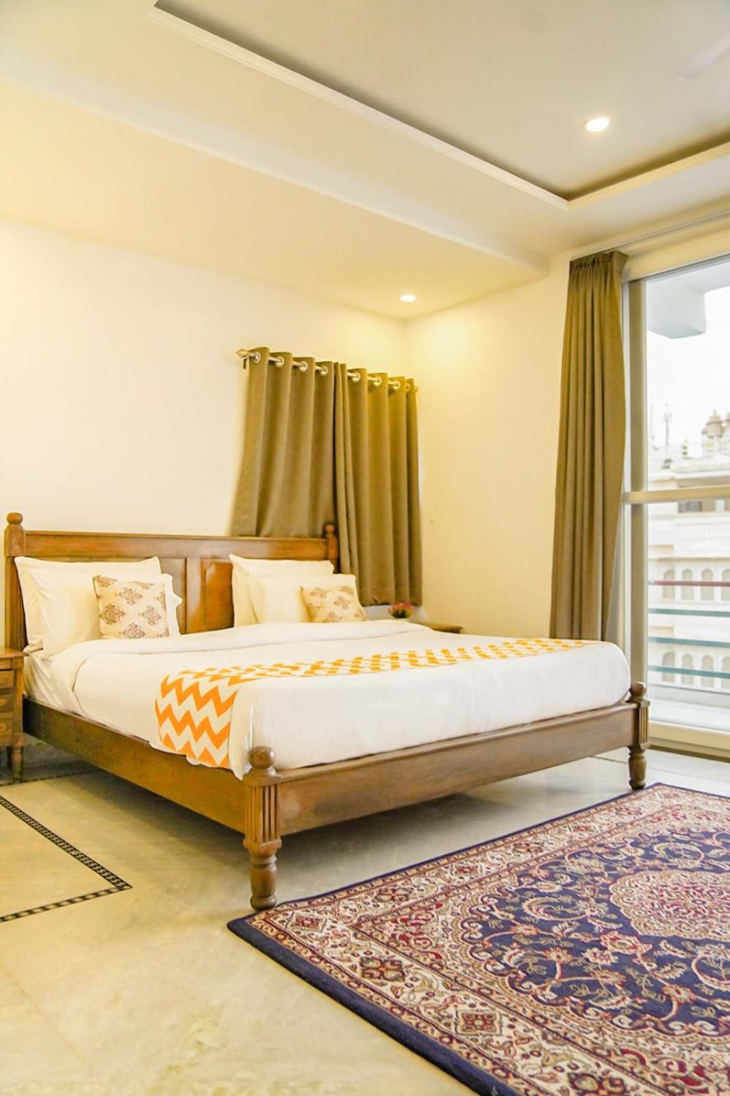 Luxury Lake View Suite - Photo 7