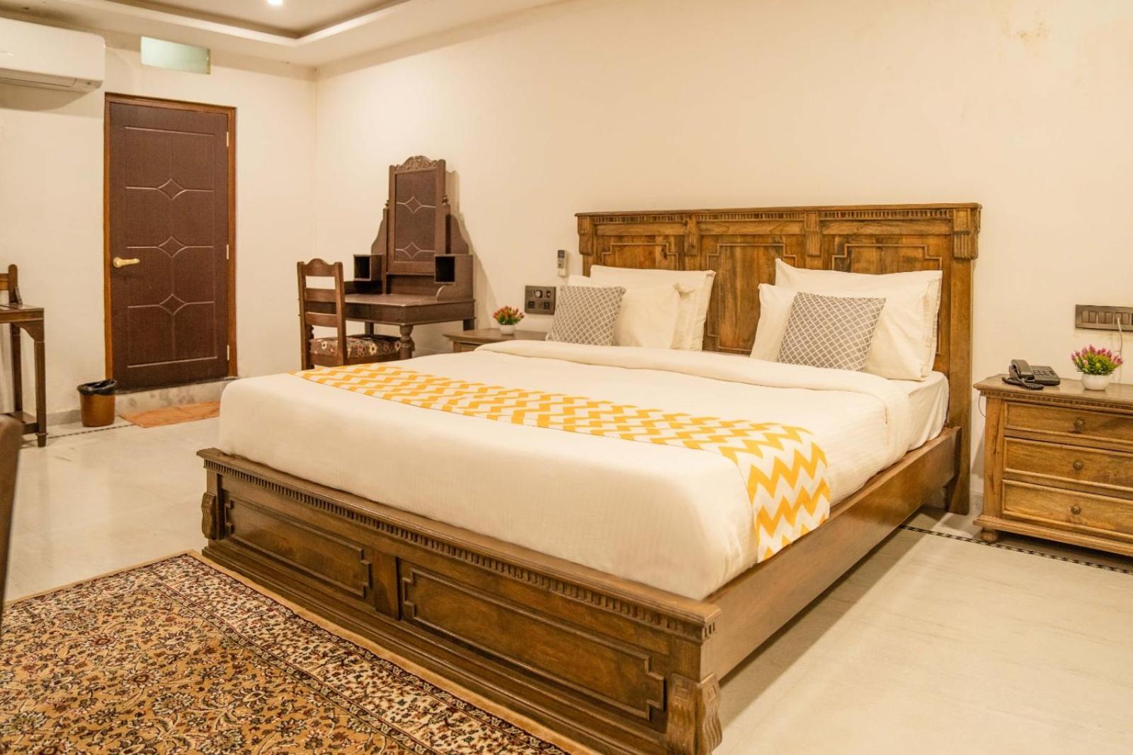 Luxury Lake View Suite - Photo 5