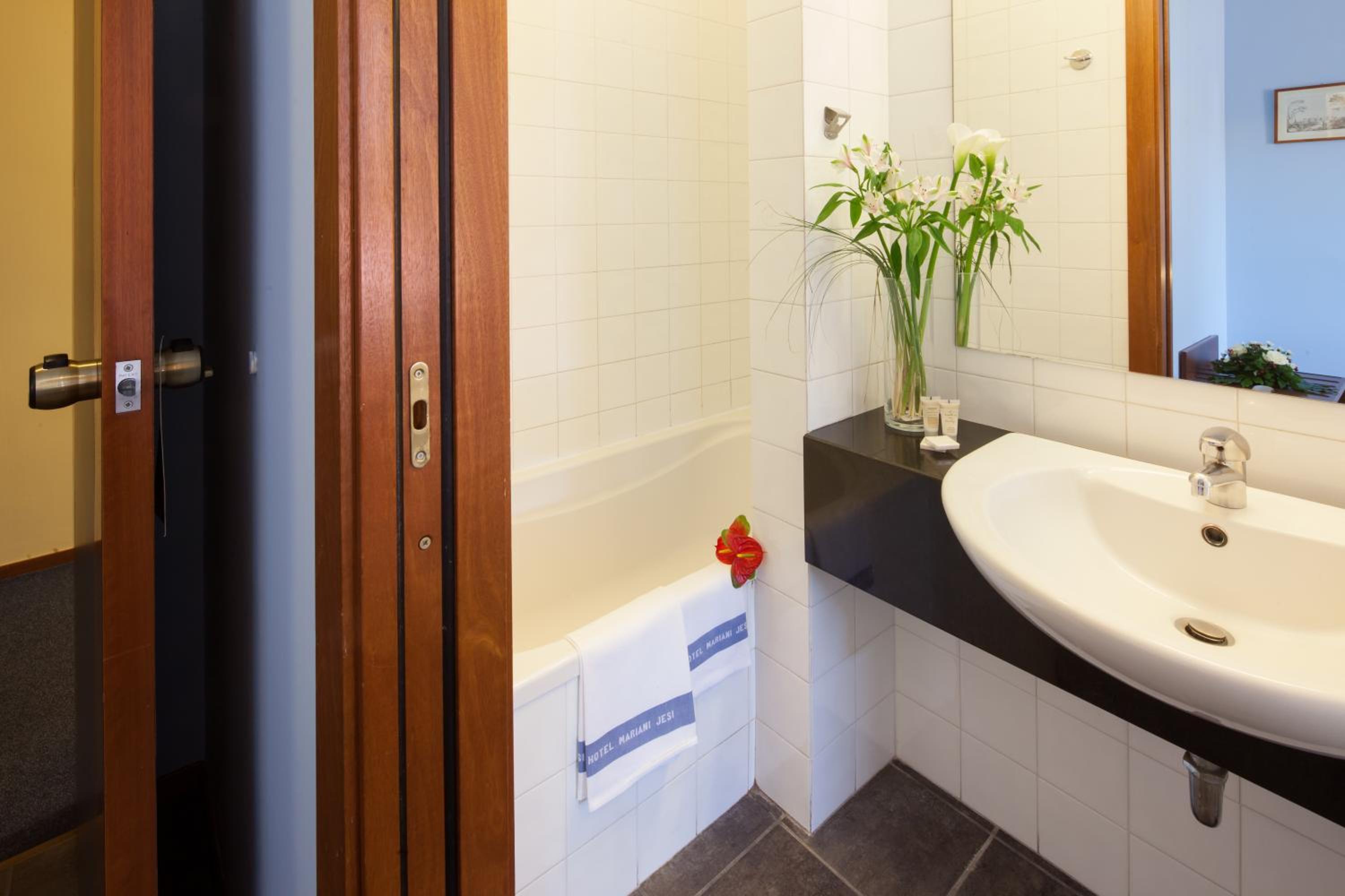 Superior Double or Twin Room - Photo 9
