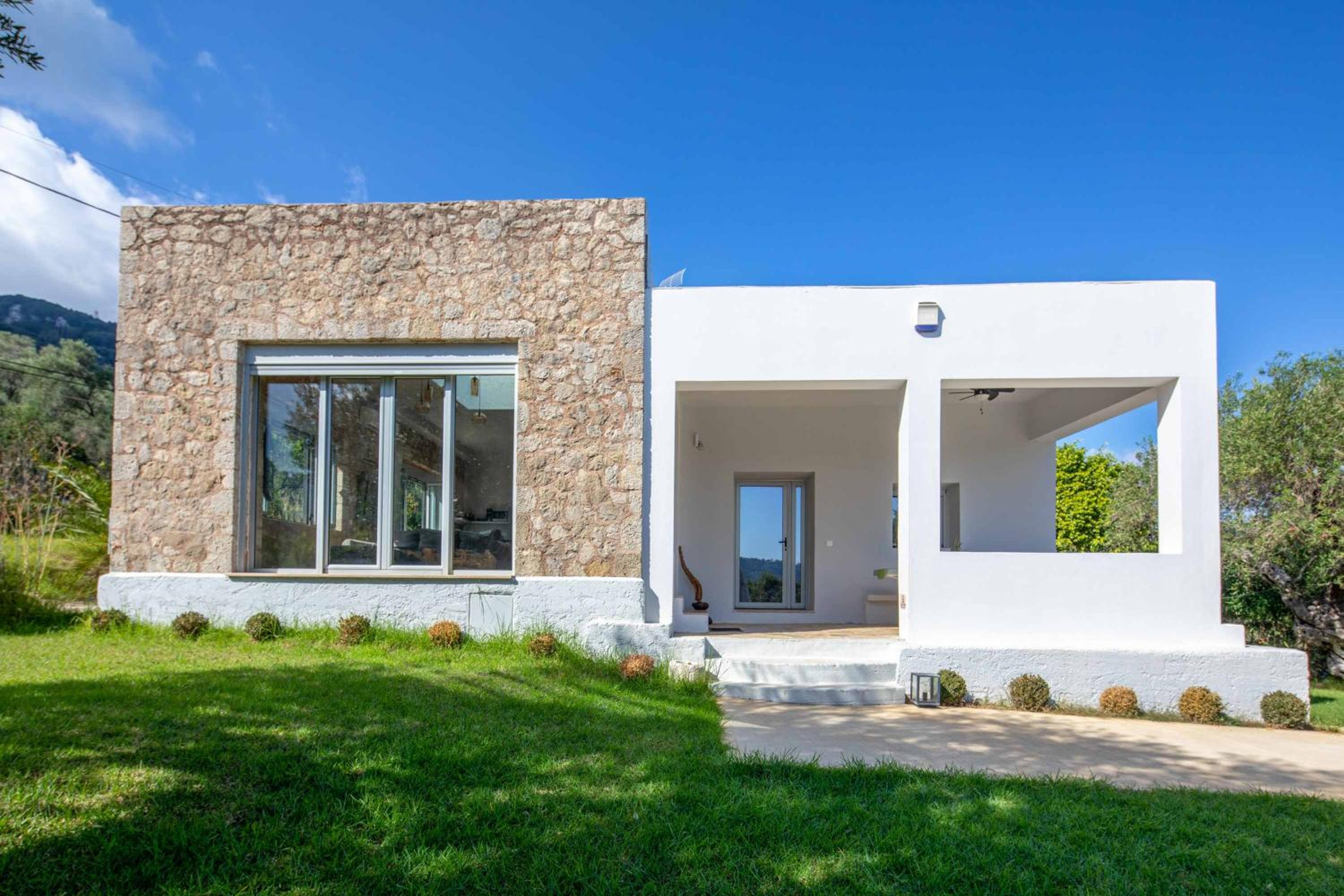 Three-Bedroom Villa photo 3