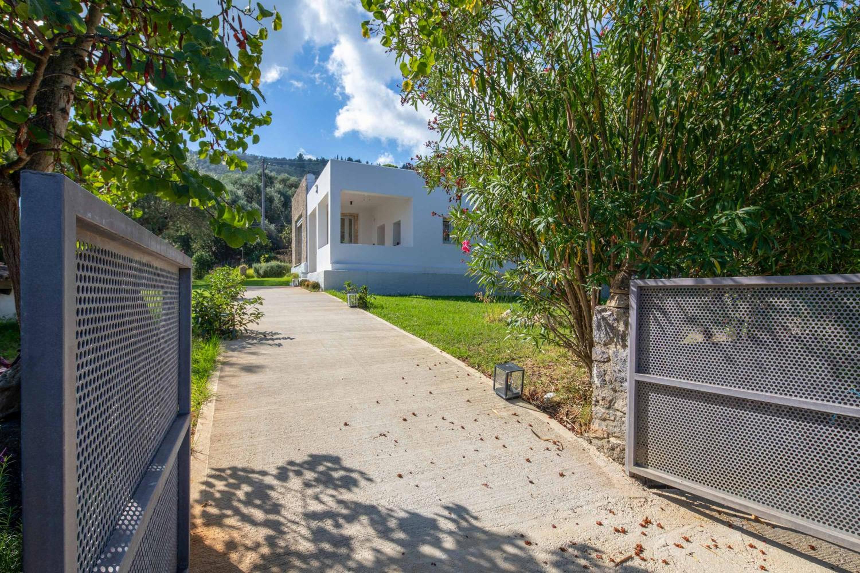 Three-Bedroom Villa photo 2