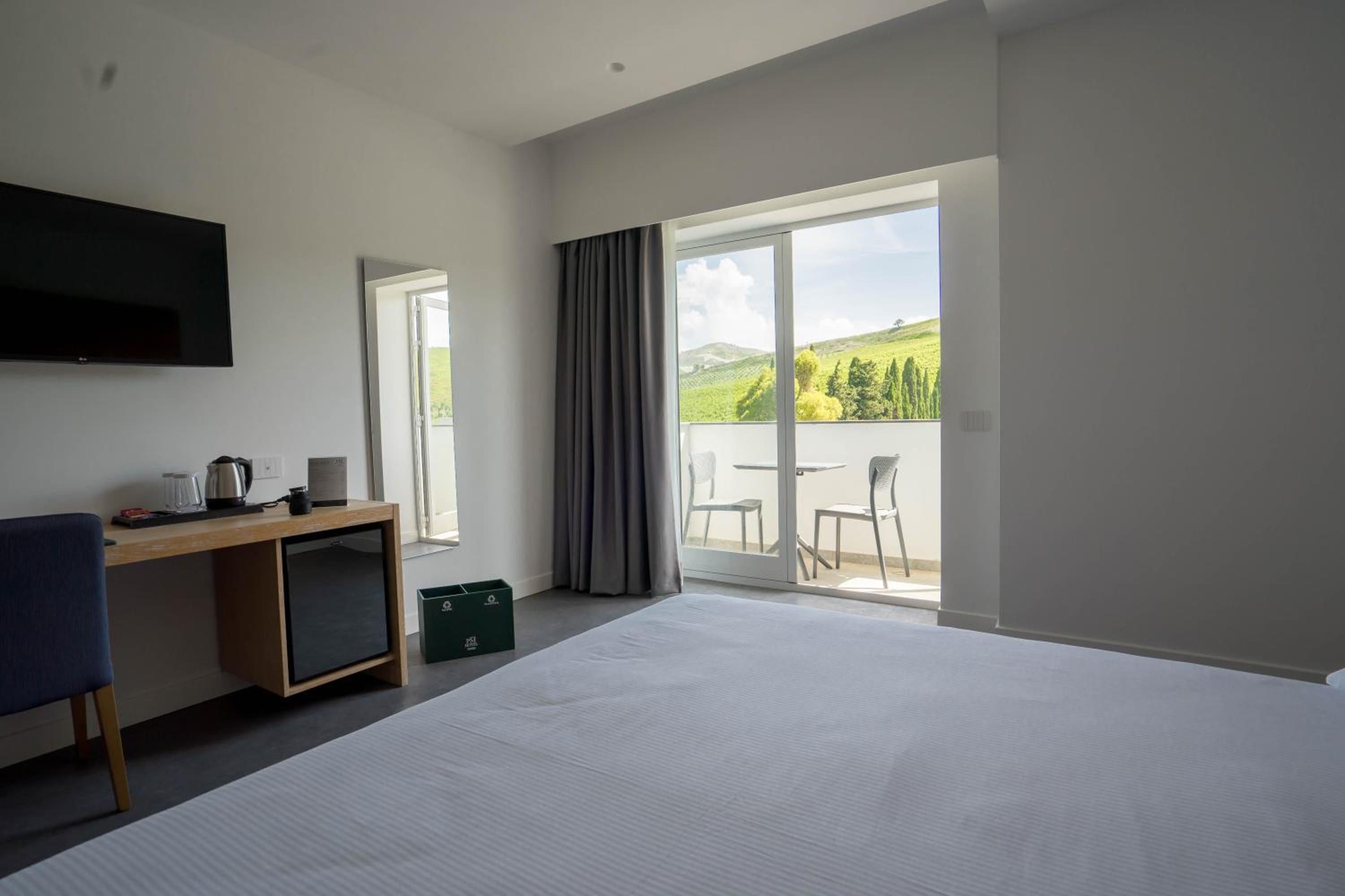 Double Room with Balcony - Photo 5