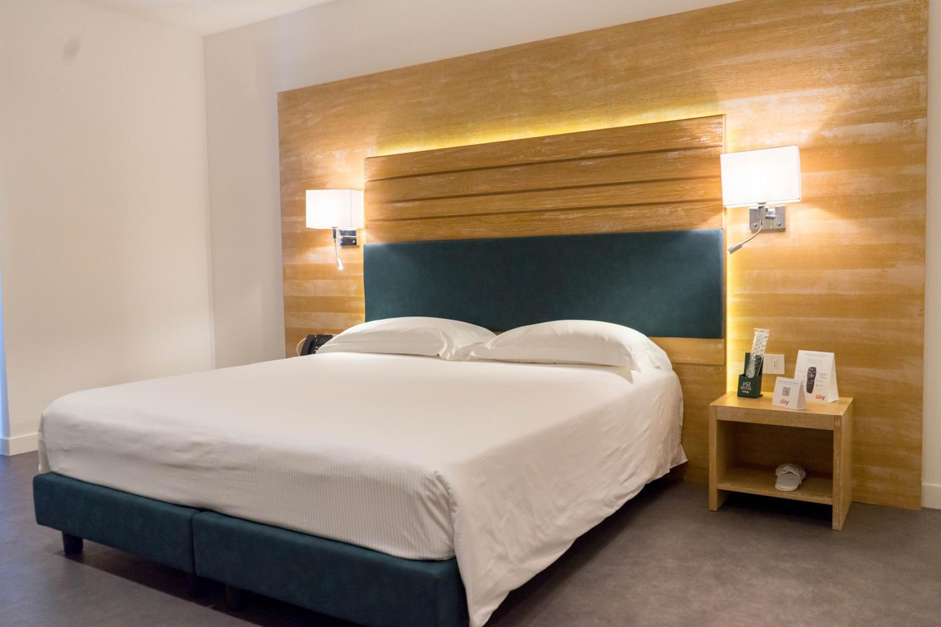 Double Room with Balcony - Photo 4