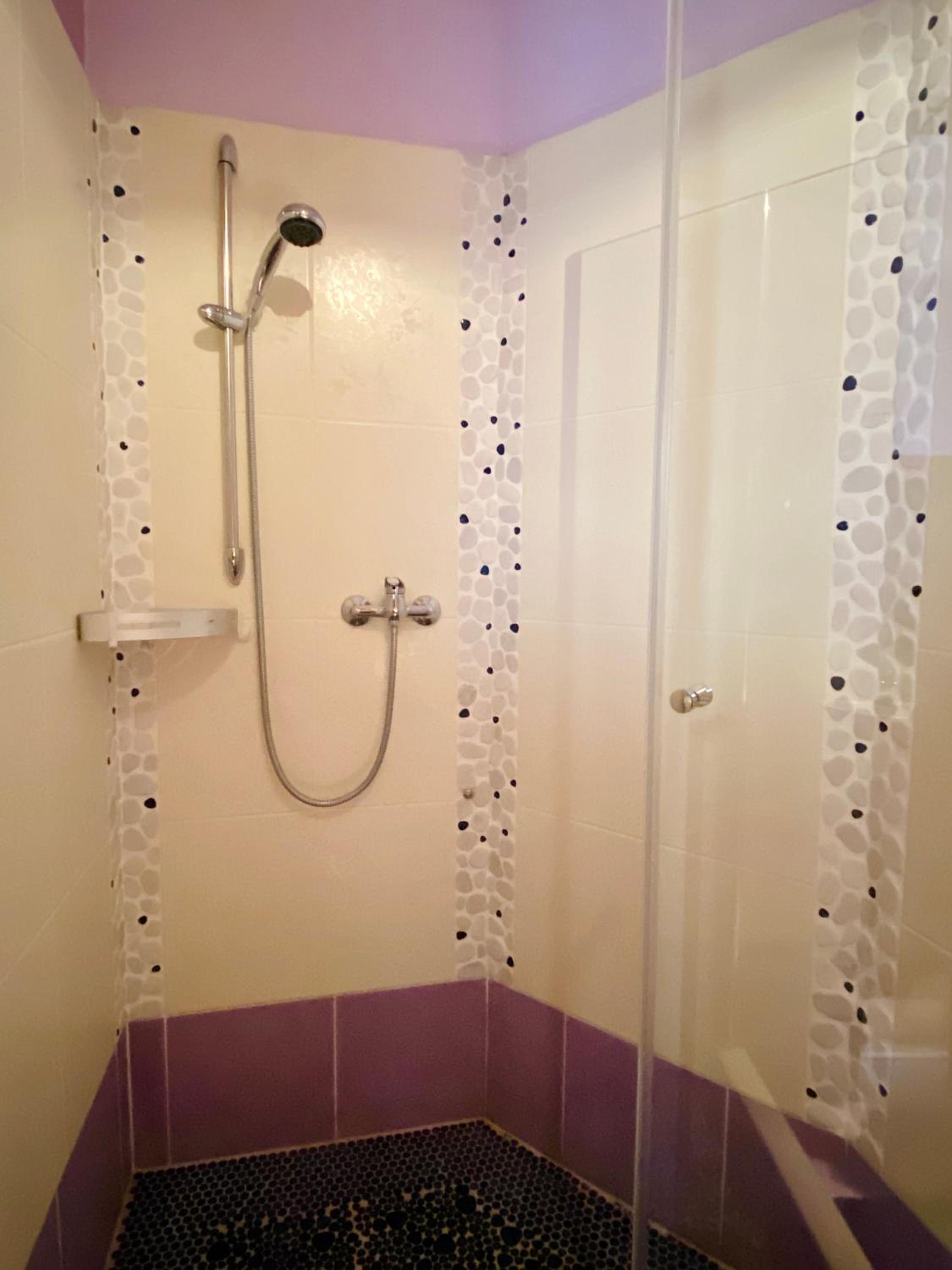 Double Room With Private Bathroom - Photo 3