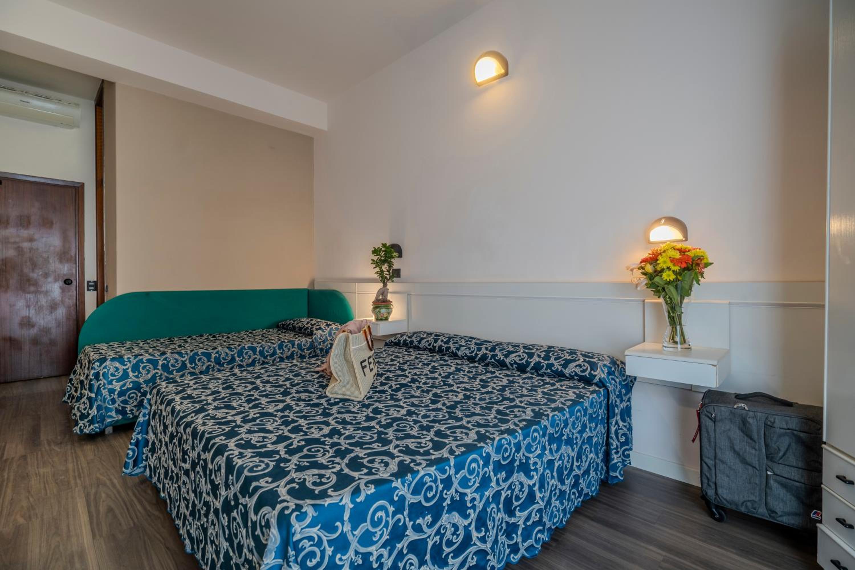 Triple Room with Partial Sea View