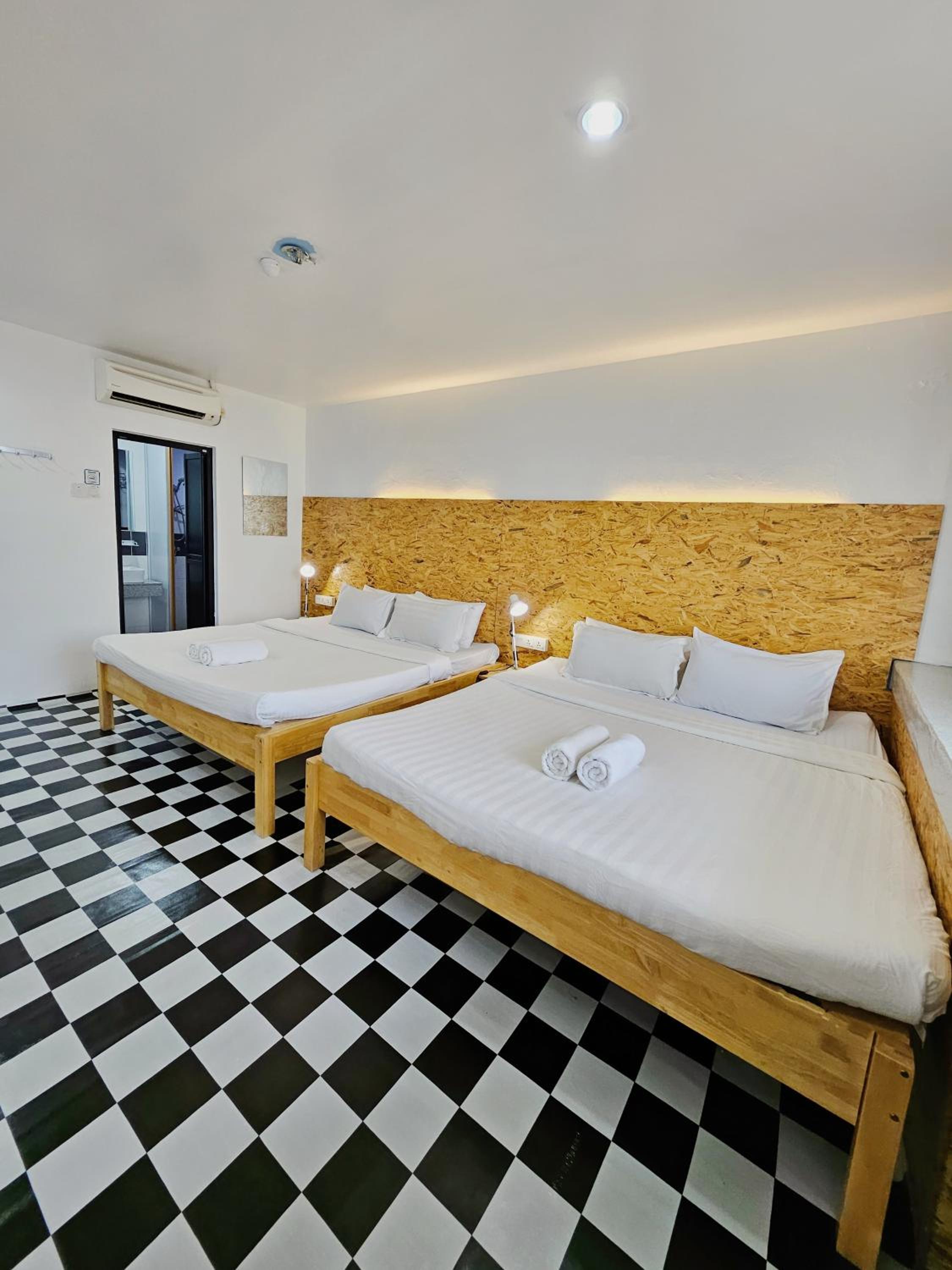 Family Room with Sea View - Photo 3