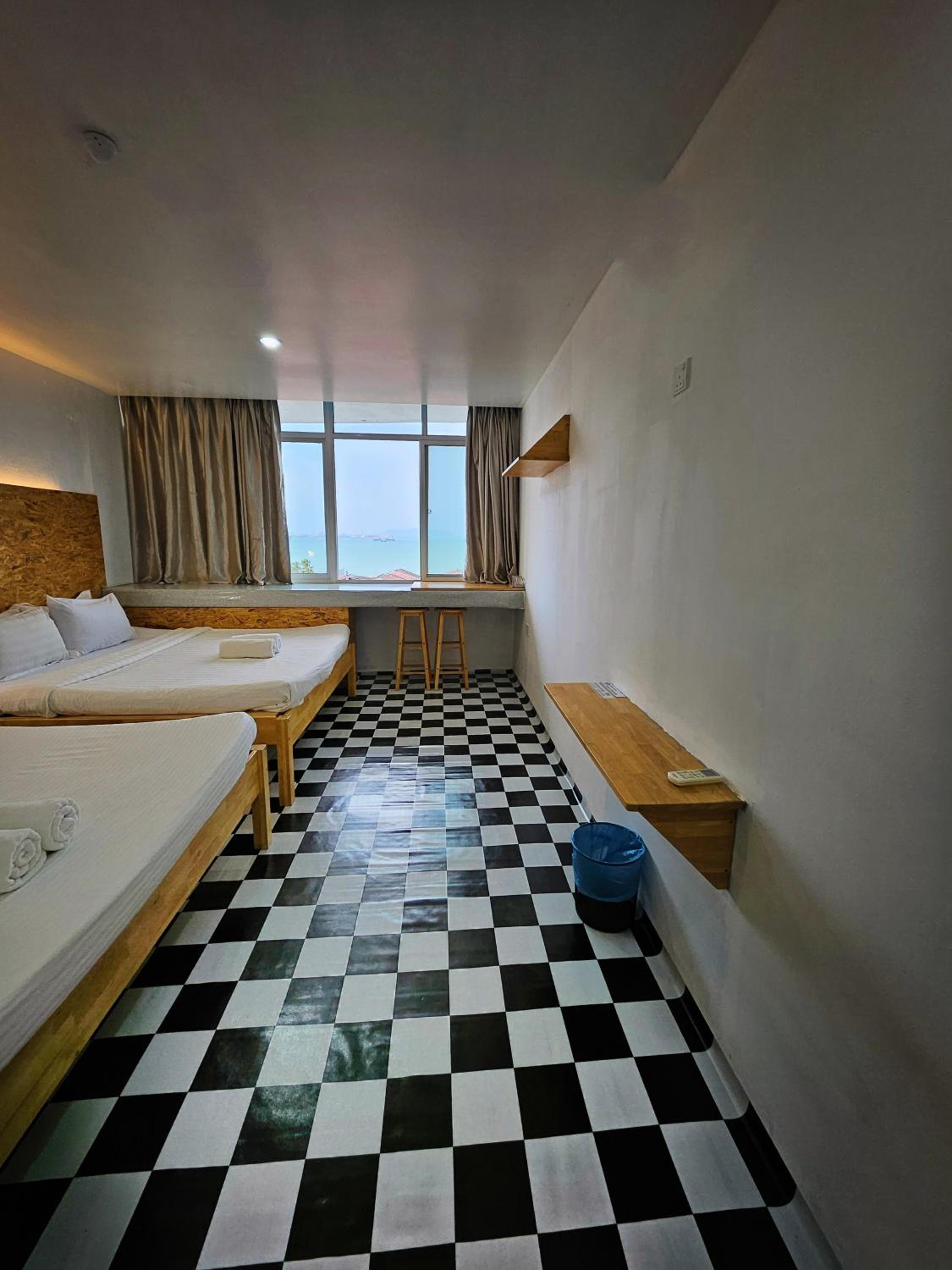 Family Room with Sea View - Photo 5