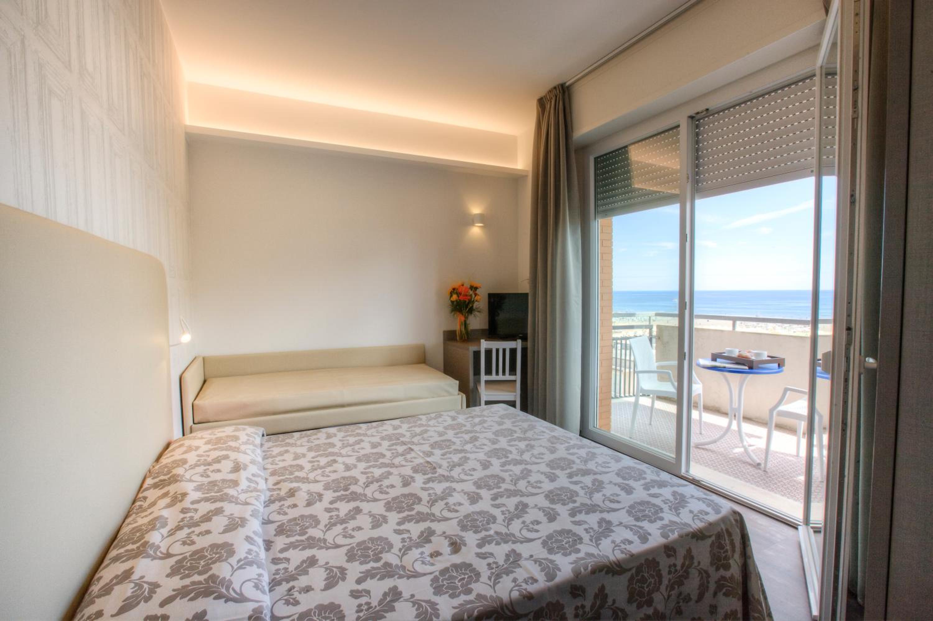 Family Room with Sea View- Beach Package