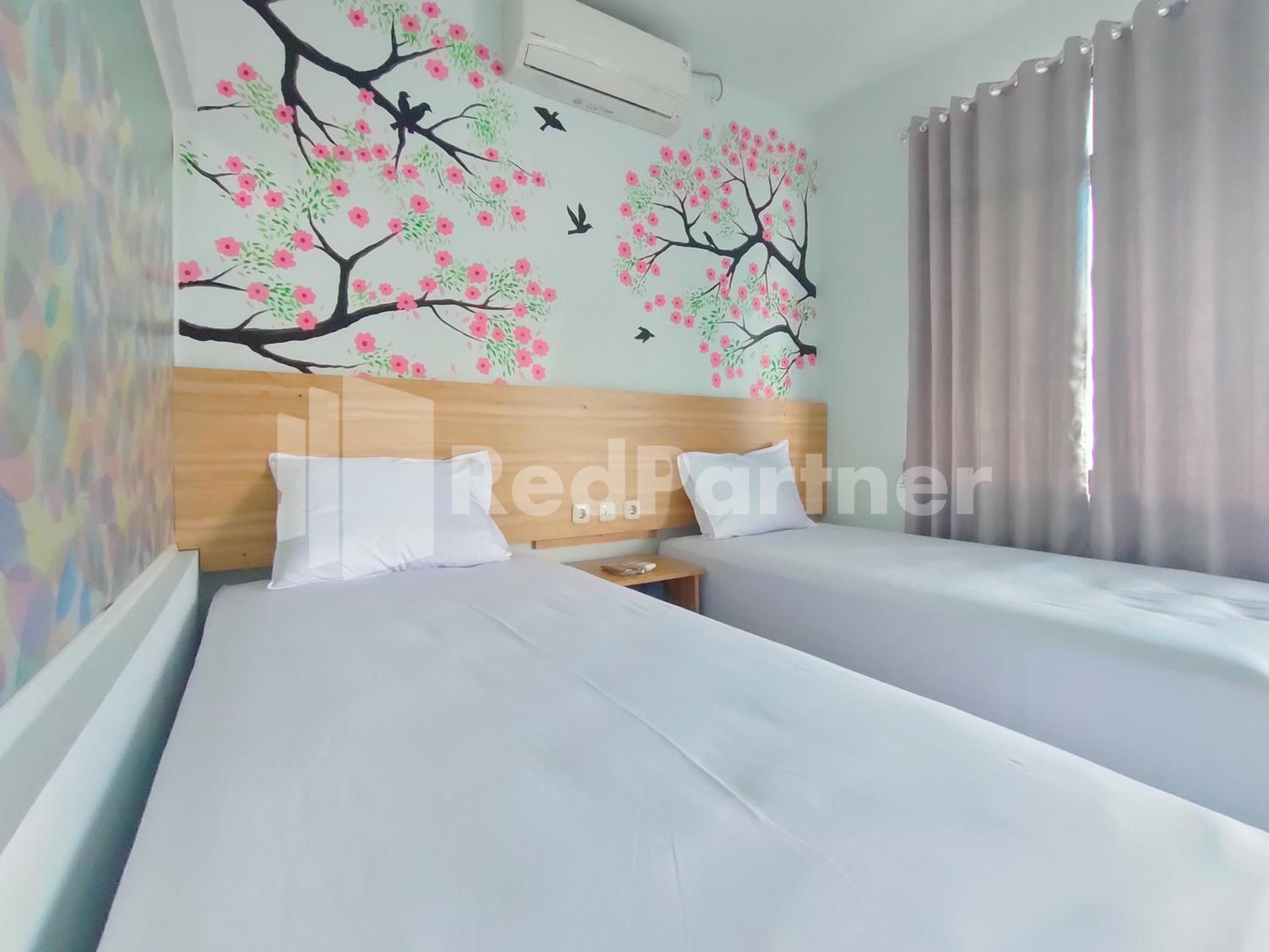 Standard Twin Room - Photo 9