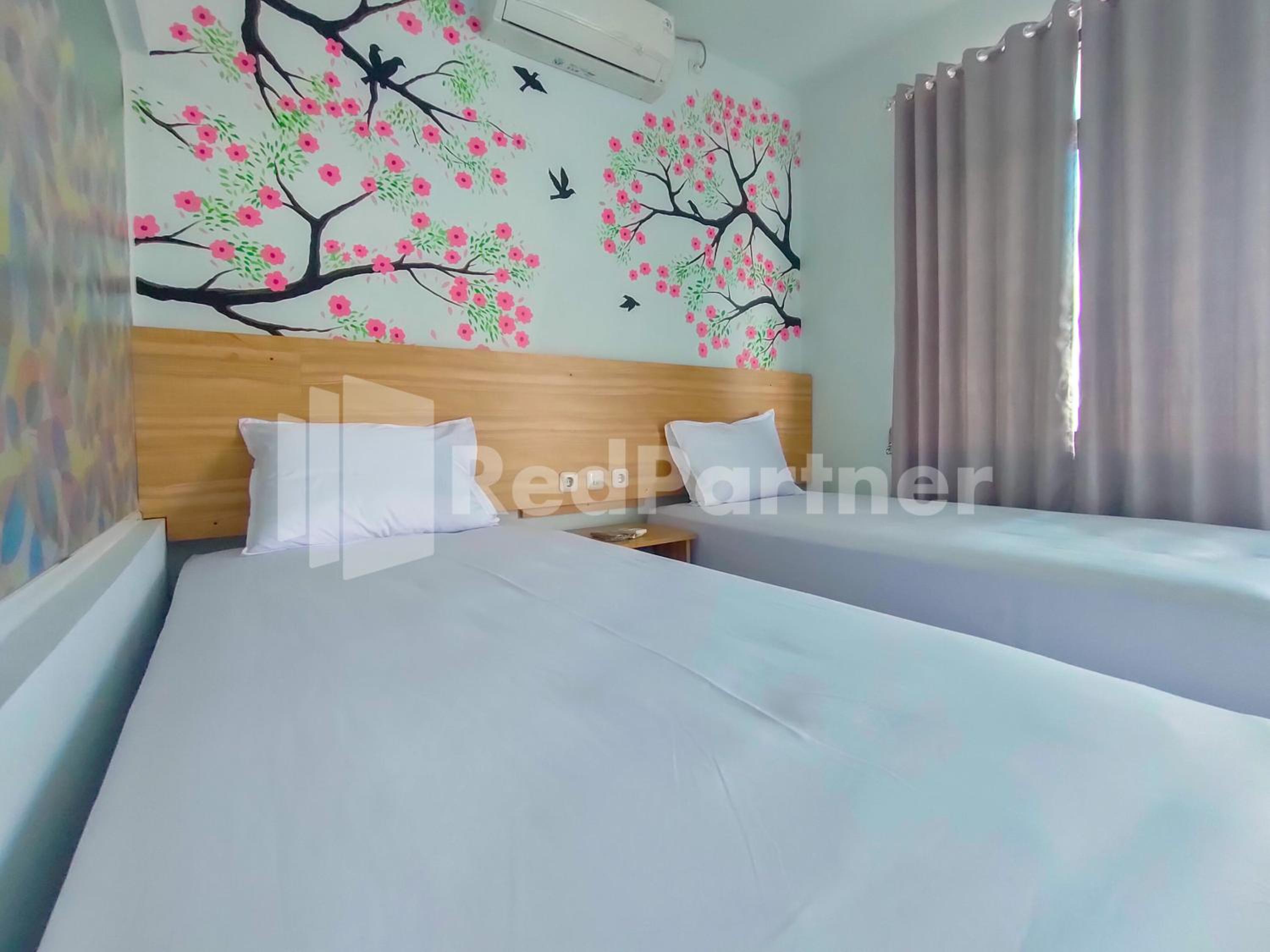 Standard Twin Room - Photo 1