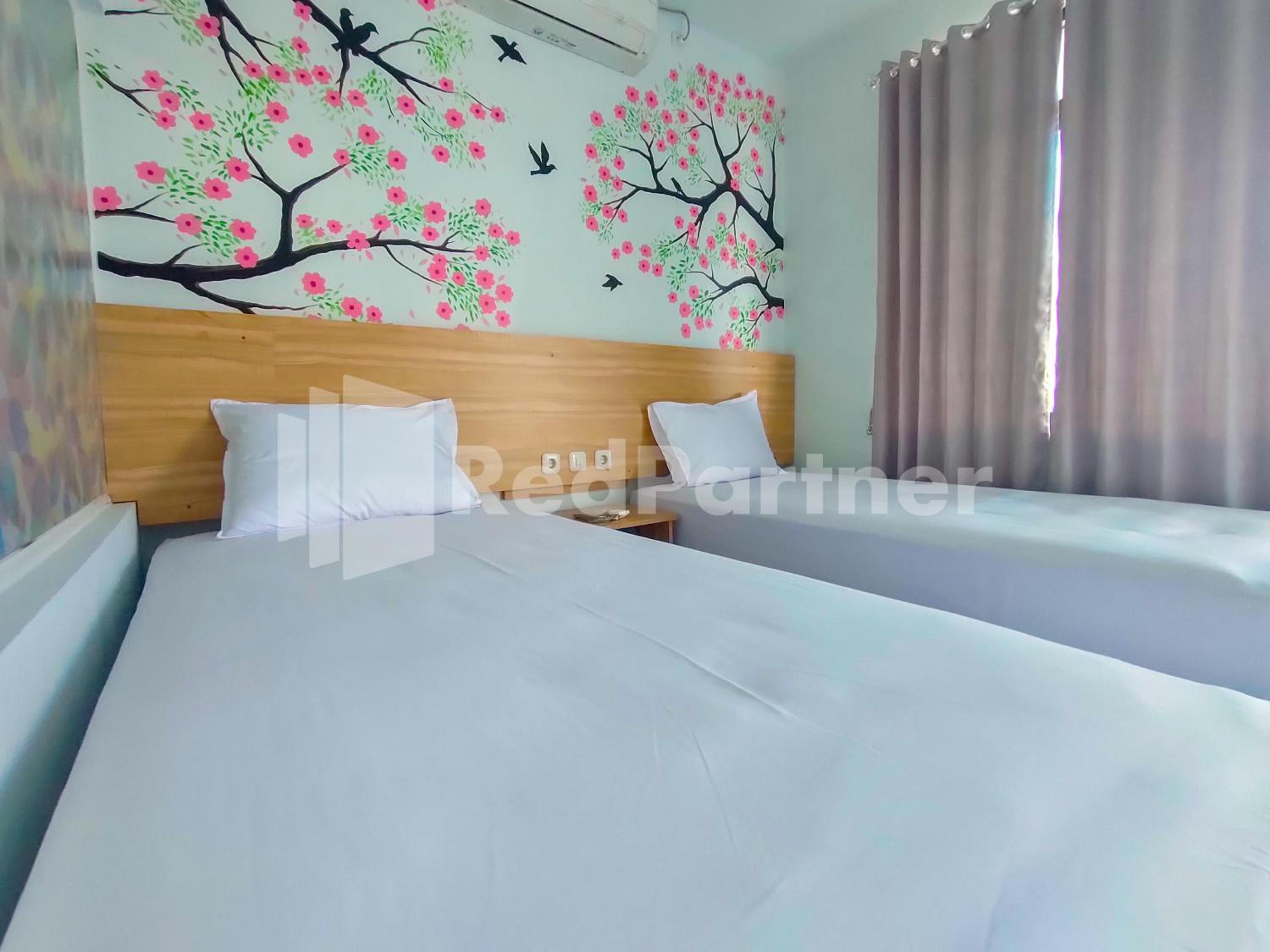Standard Twin Room - Photo 4