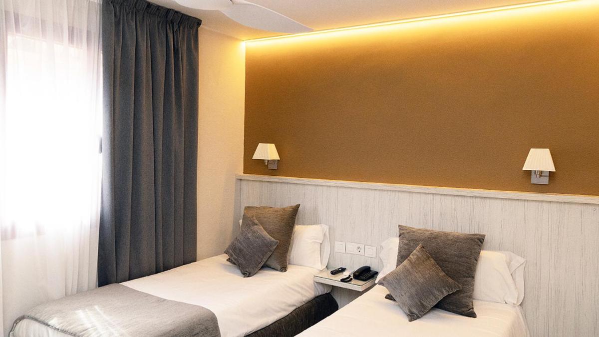 Double or Twin Room photo 3