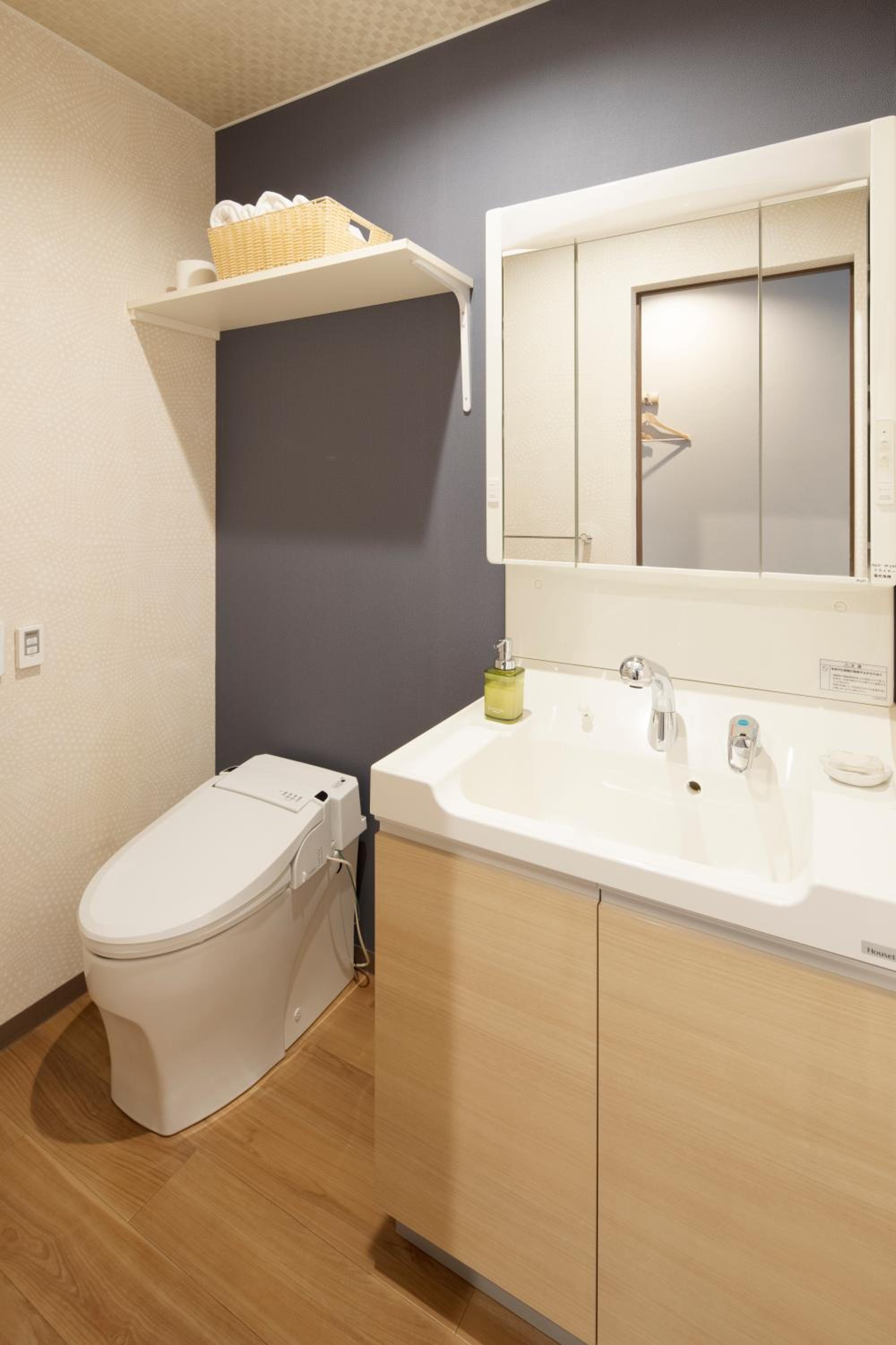 Twin Room - Photo 12