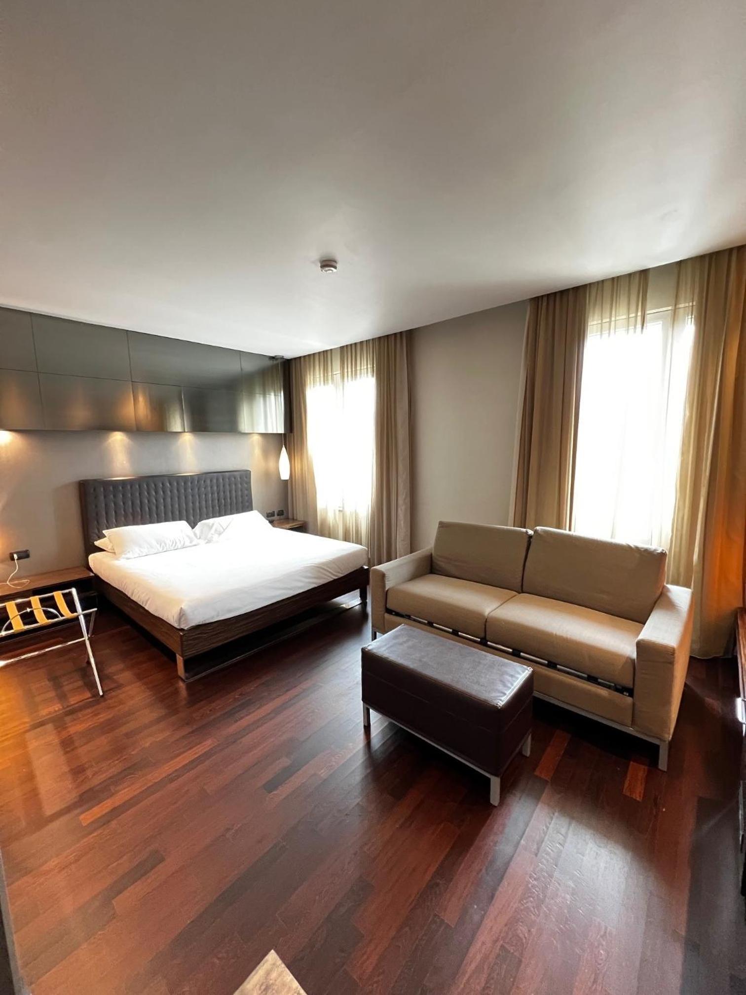 Deluxe King Room - Photo 1