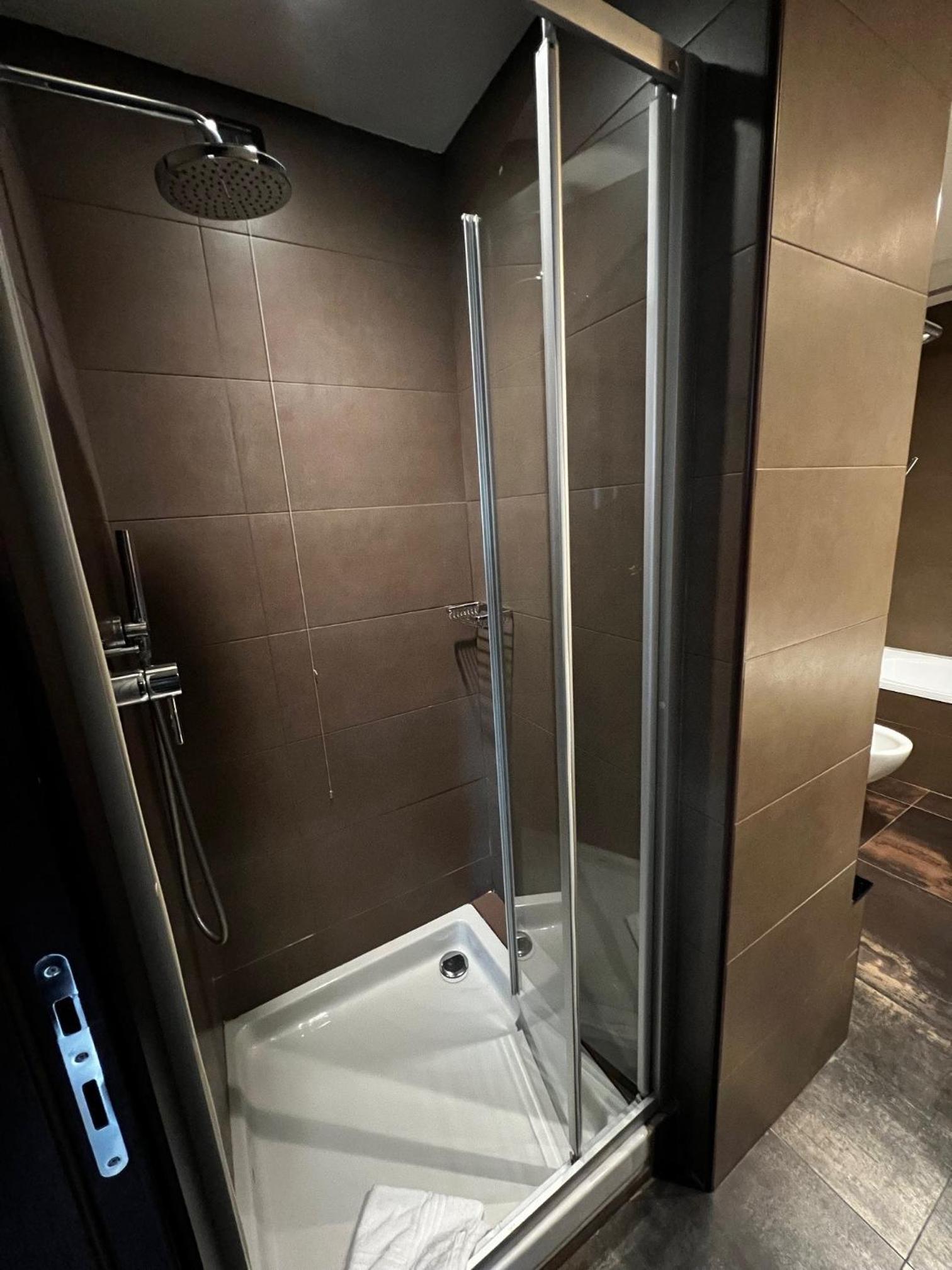 Deluxe King Room - Photo 3