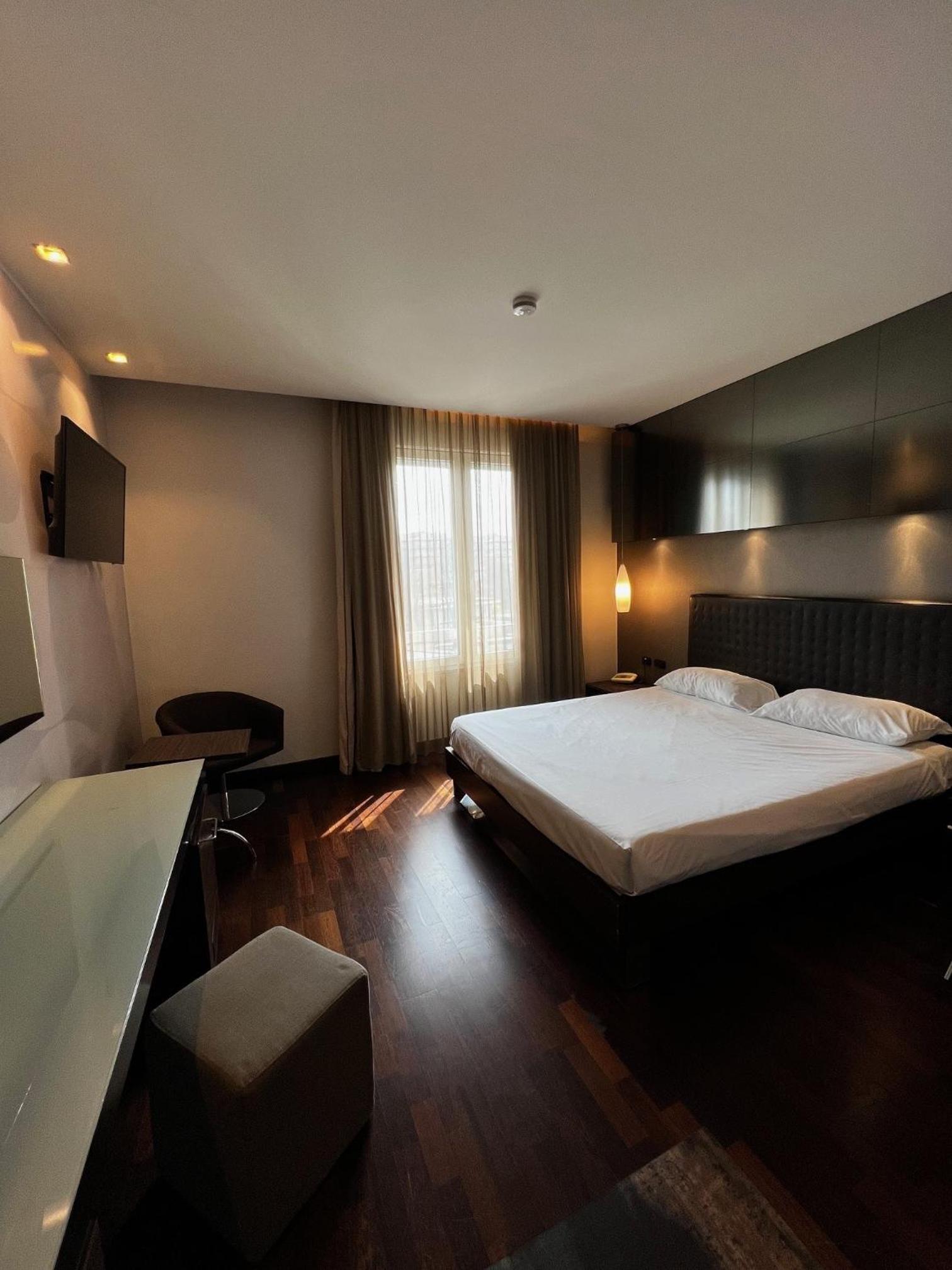 Superior King Room - Photo 1