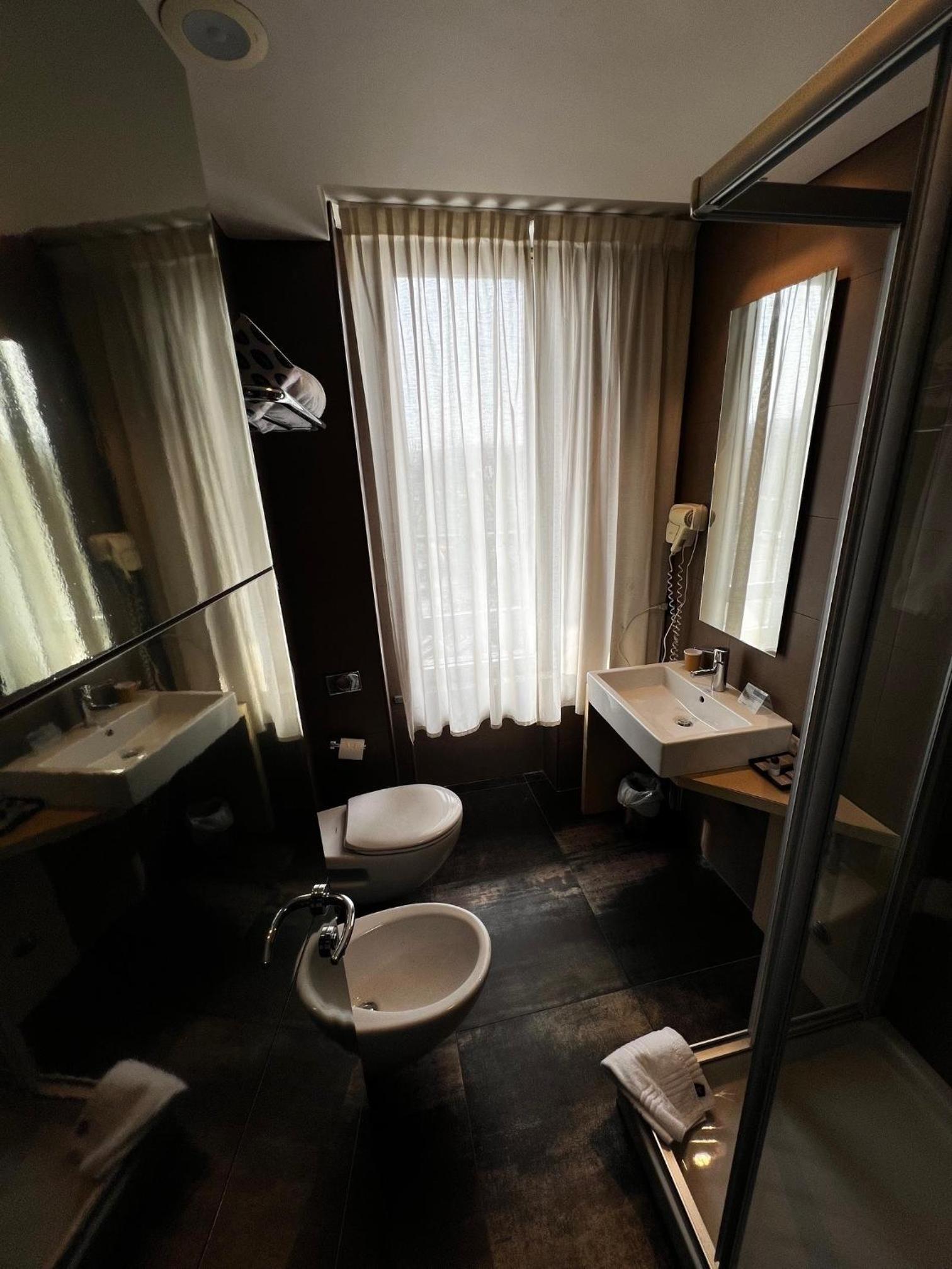 Superior King Room - Photo 2