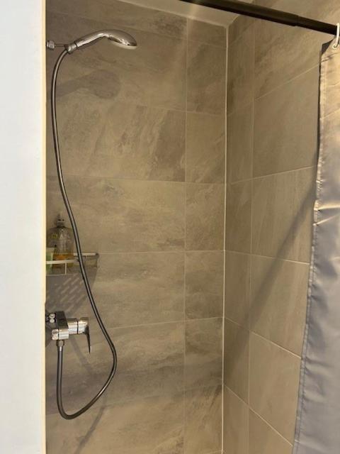 Single Room with Private Bathroom photo 3