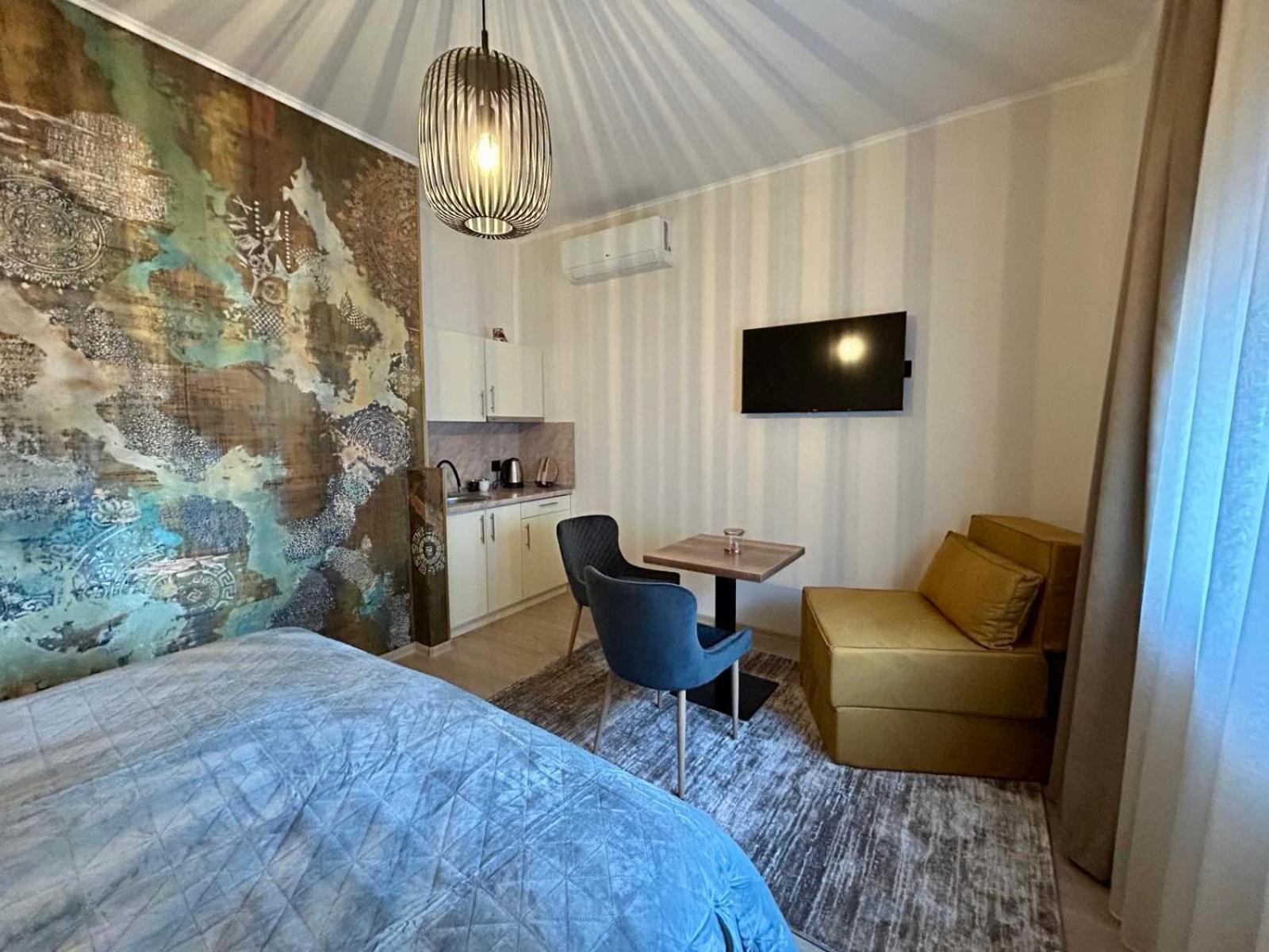 Deluxe Double Room with Extra Bed photo 3