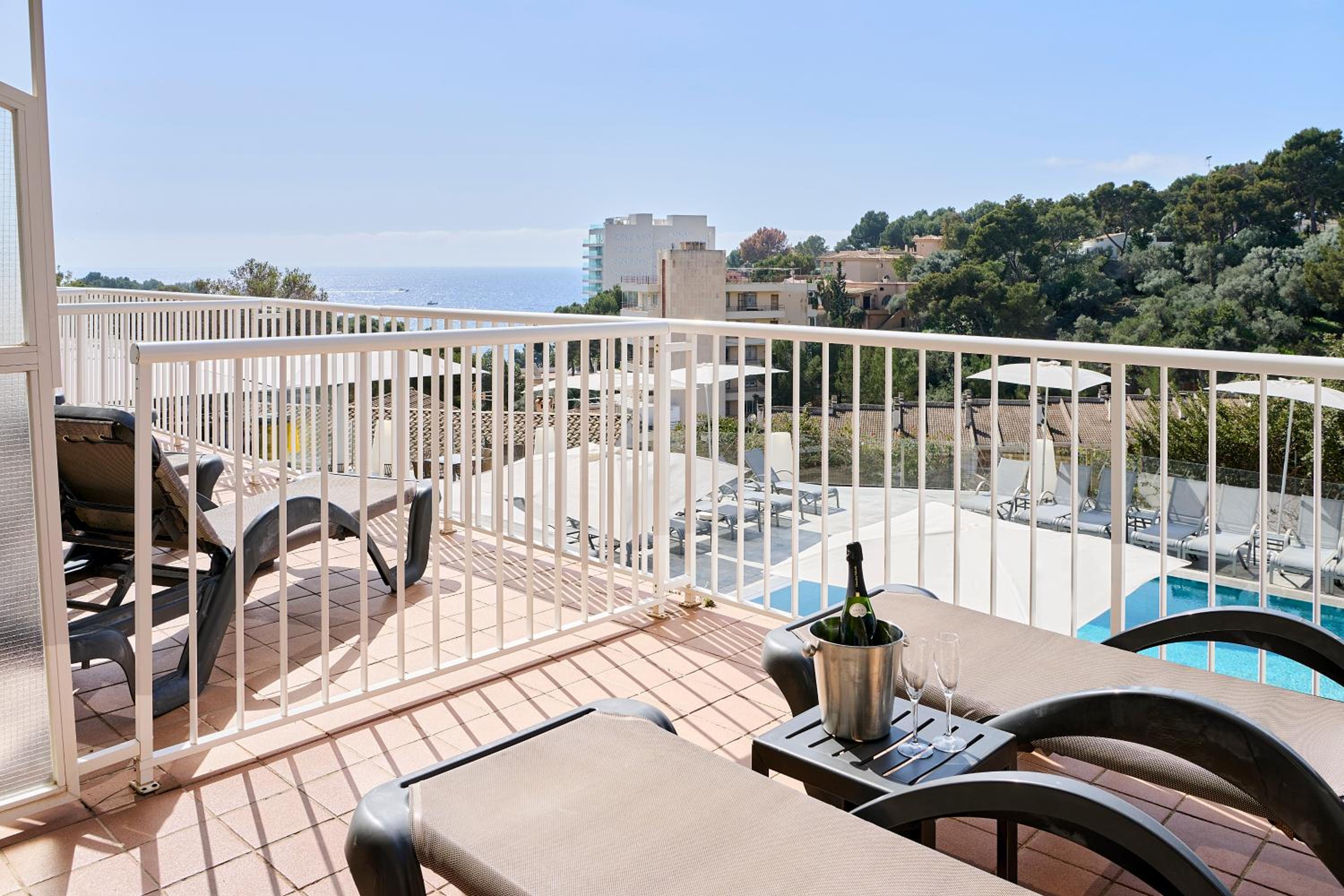Deluxe Double Room with Balcony and Sea View