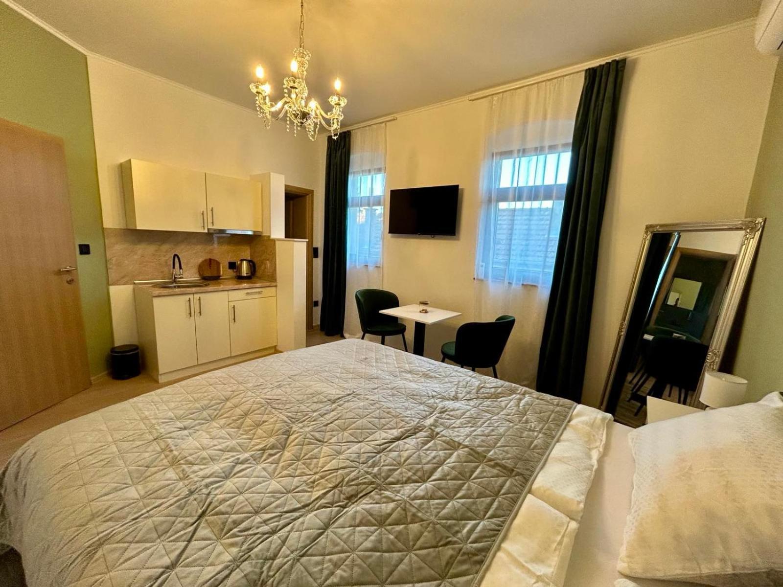 Deluxe King Room photo 3