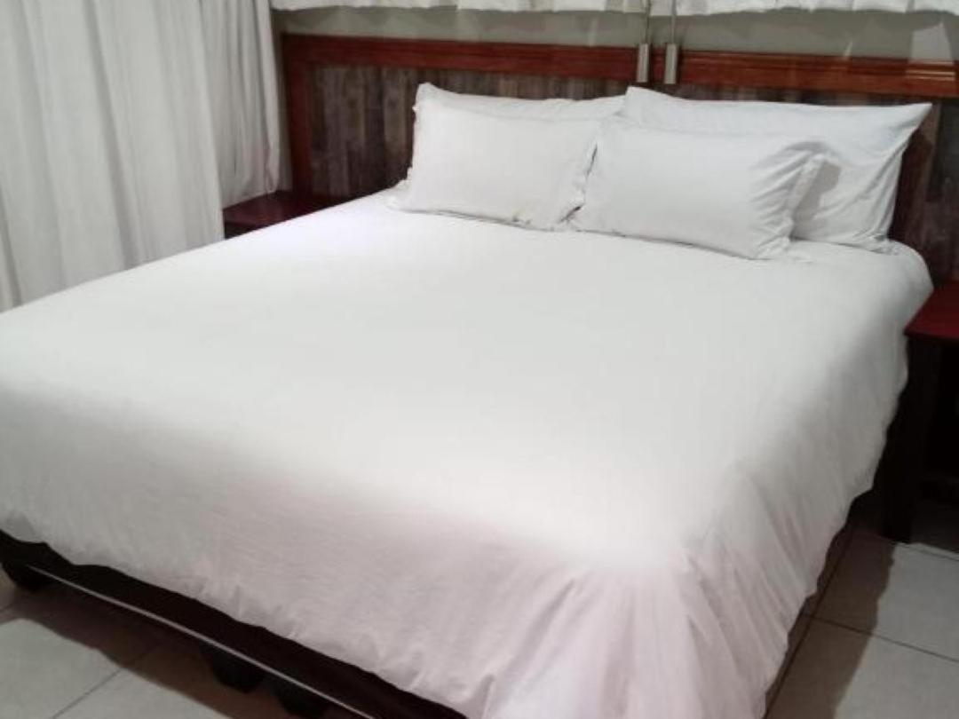 Double Room with Private Bathroom photo 2