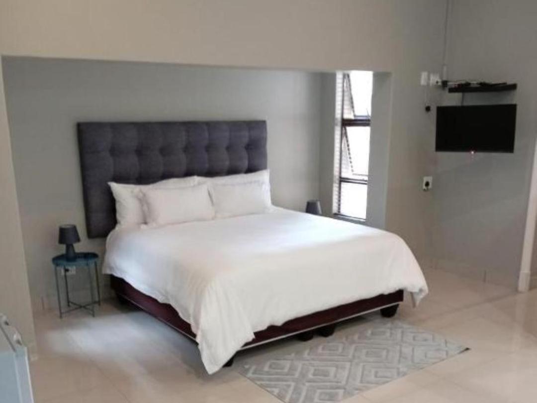 Luxury King Room photo 1