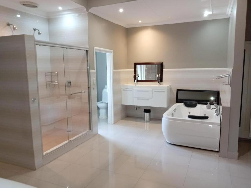 Luxury King Room photo 2