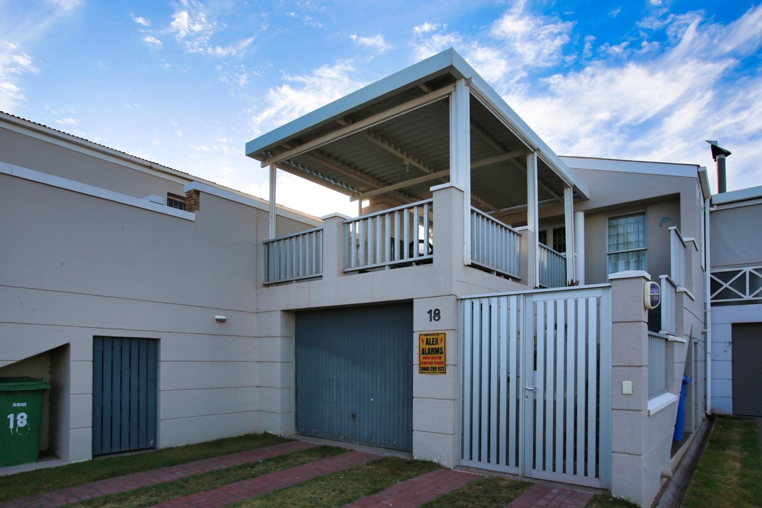 Three-Bedroom House photo 2