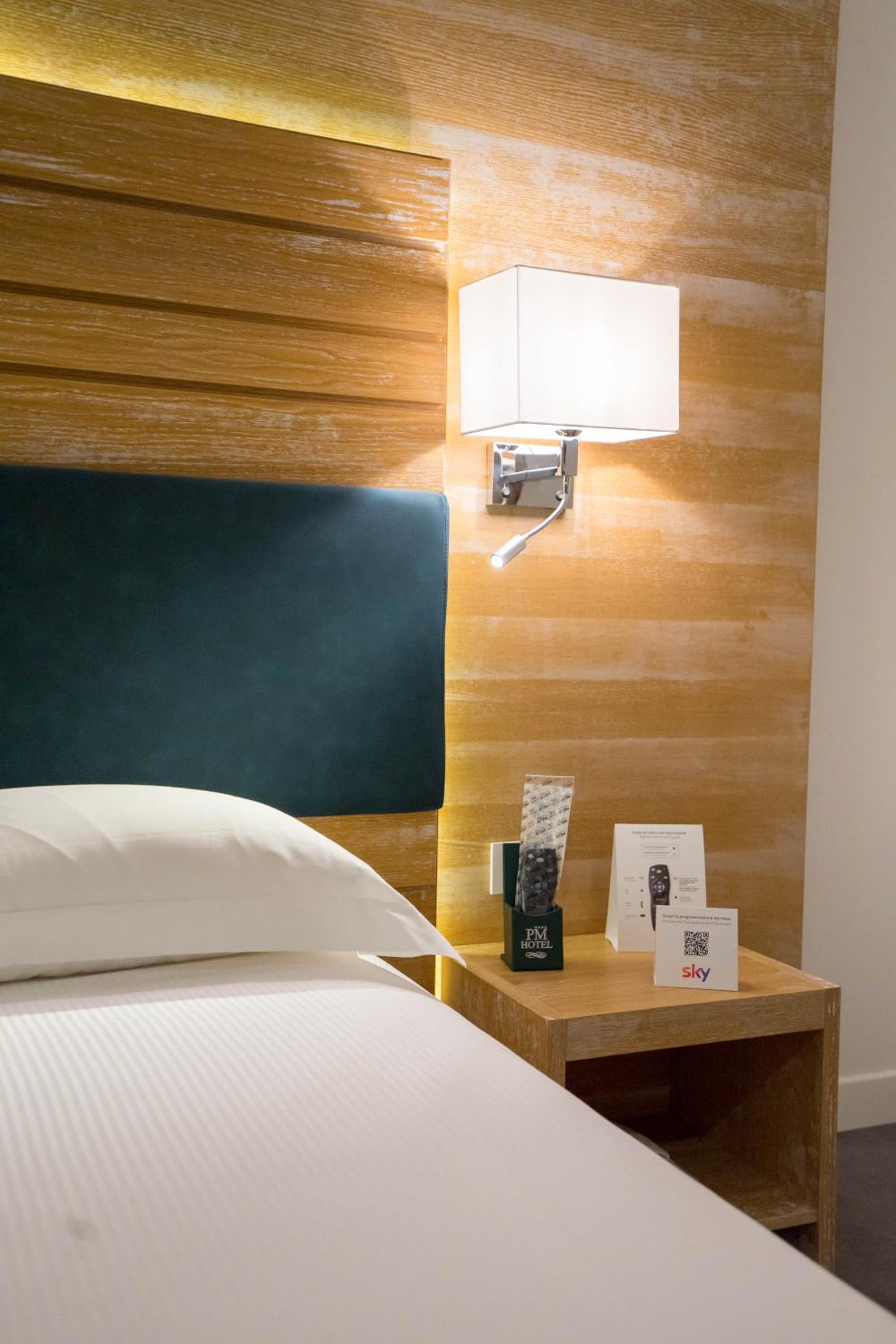 Double Room with Balcony - Photo 6