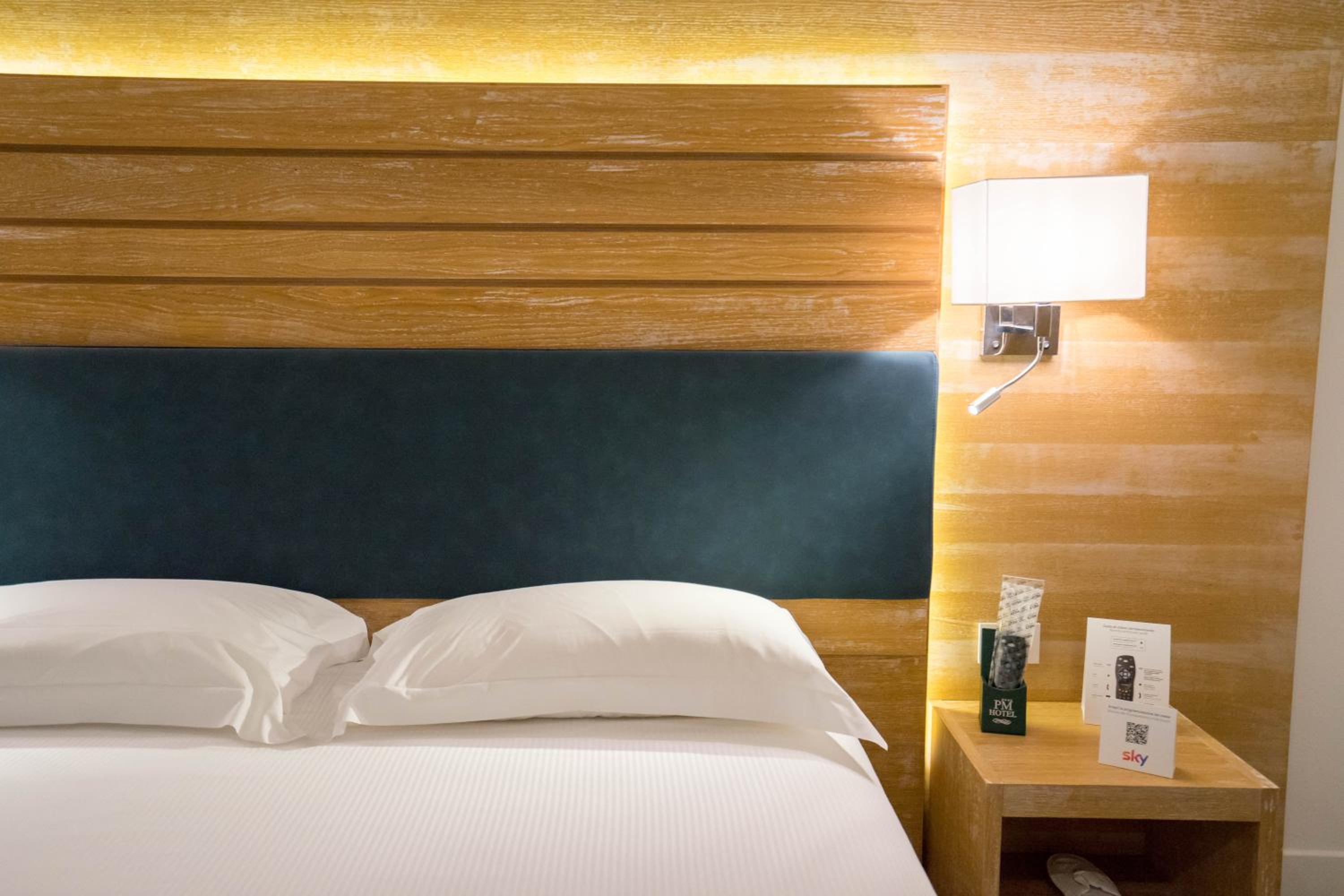 Double Room with Balcony - Photo 8