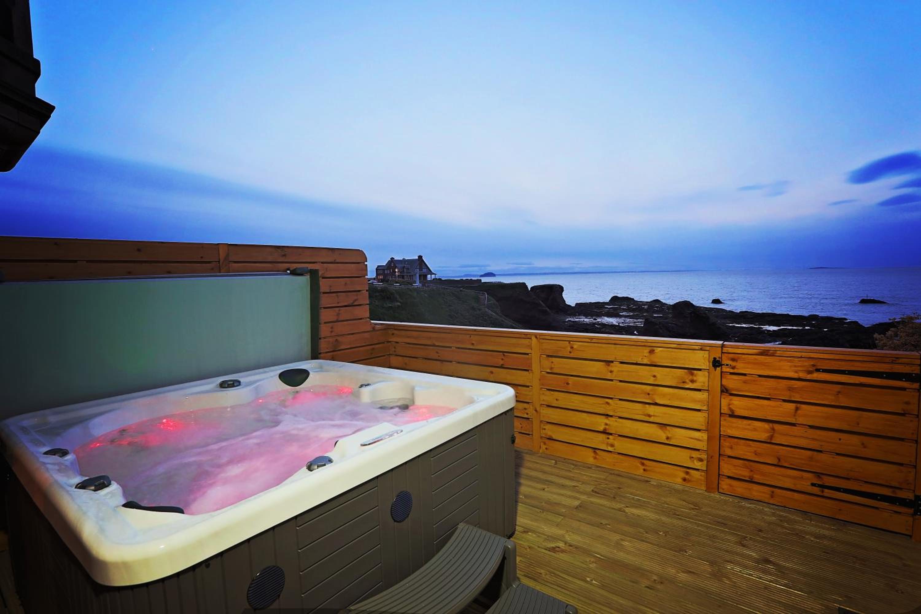 Suite with Hot Tub photo 3