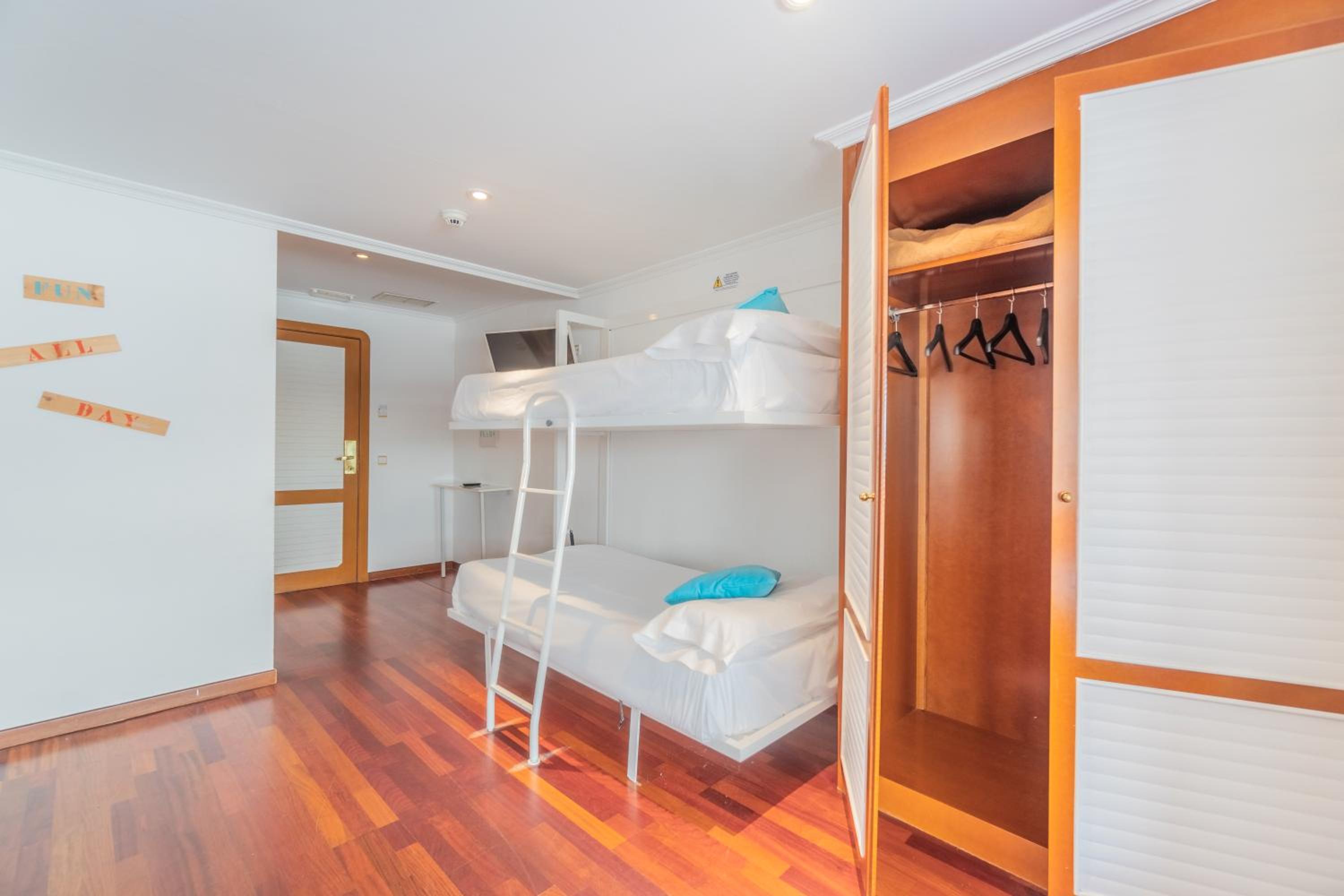 Family Cabin on Boat - Photo 4