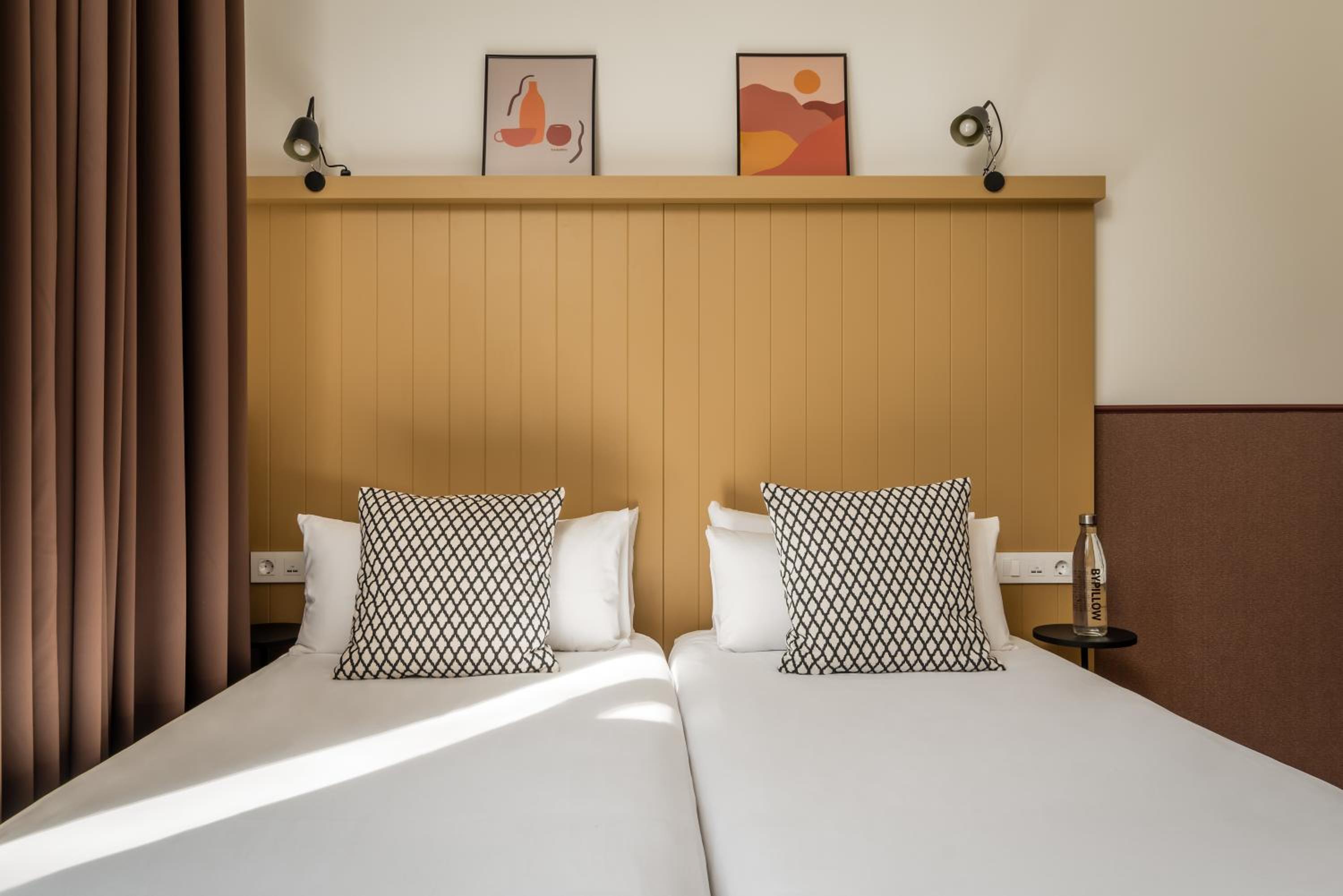 Twin Room with City View photo 3