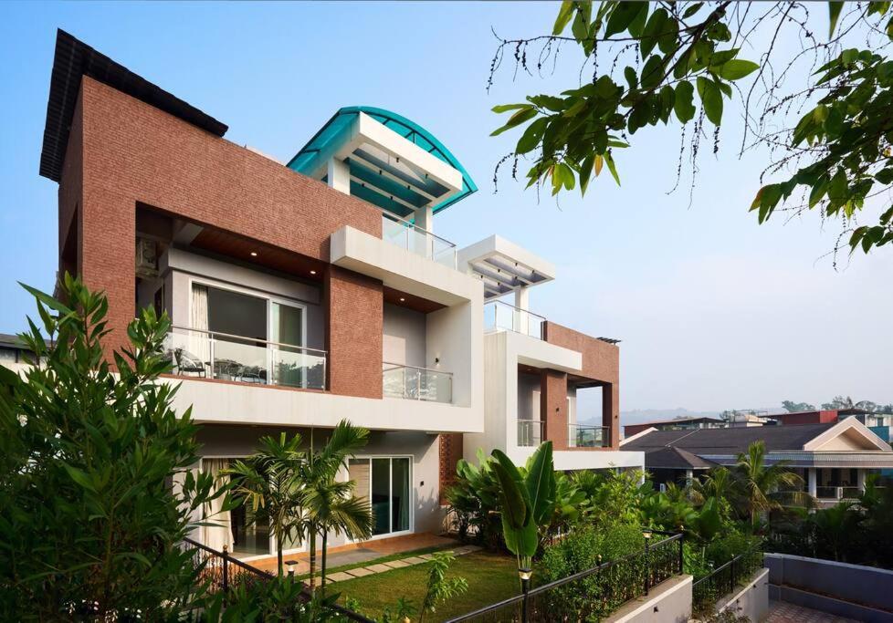 Villa photo 2